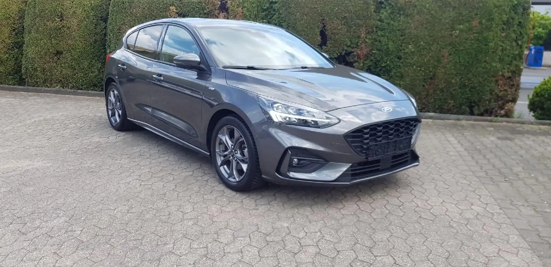 Ford Focus Lim. ST-Line Grau - 2