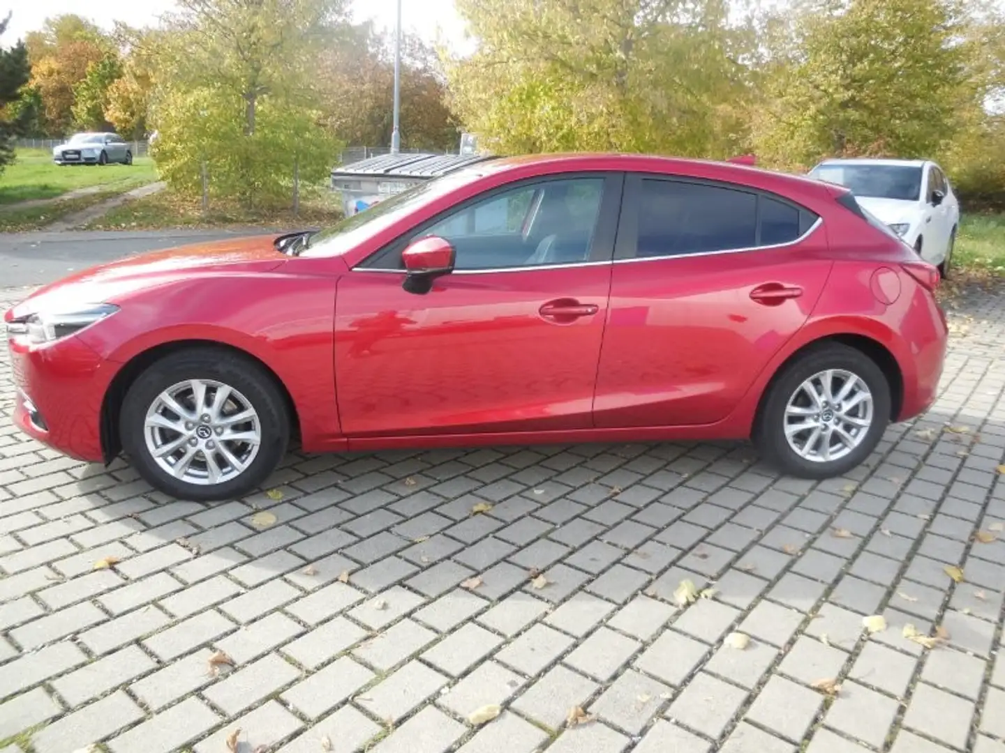 Mazda 3 SkyactivG 120PS Exclusive Sitz- und Lenkradheizung Rot - 1