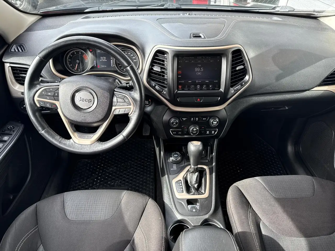 Jeep Cherokee снимка Jeep Cherokee