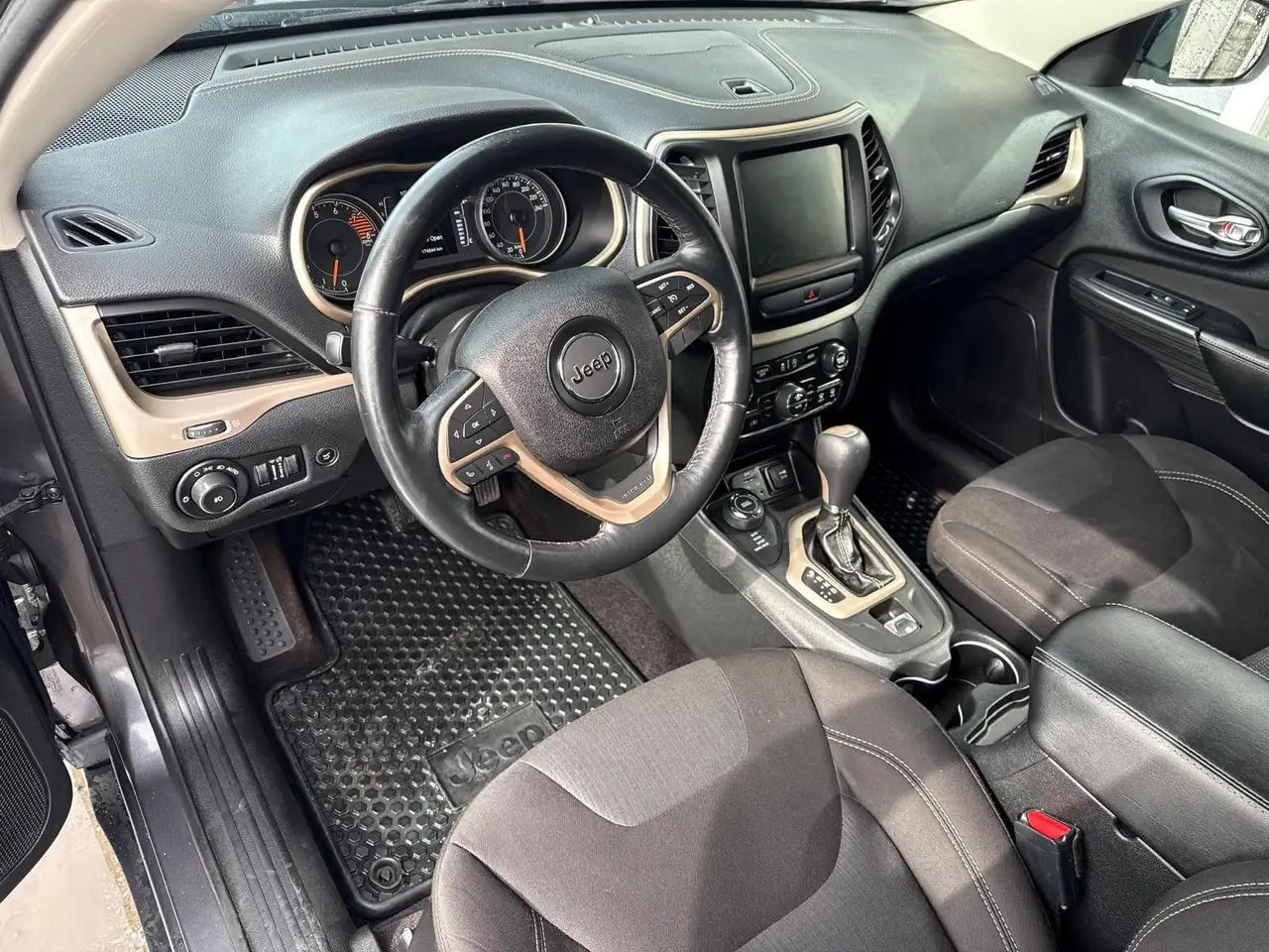 Jeep Cherokee снимка Jeep Cherokee