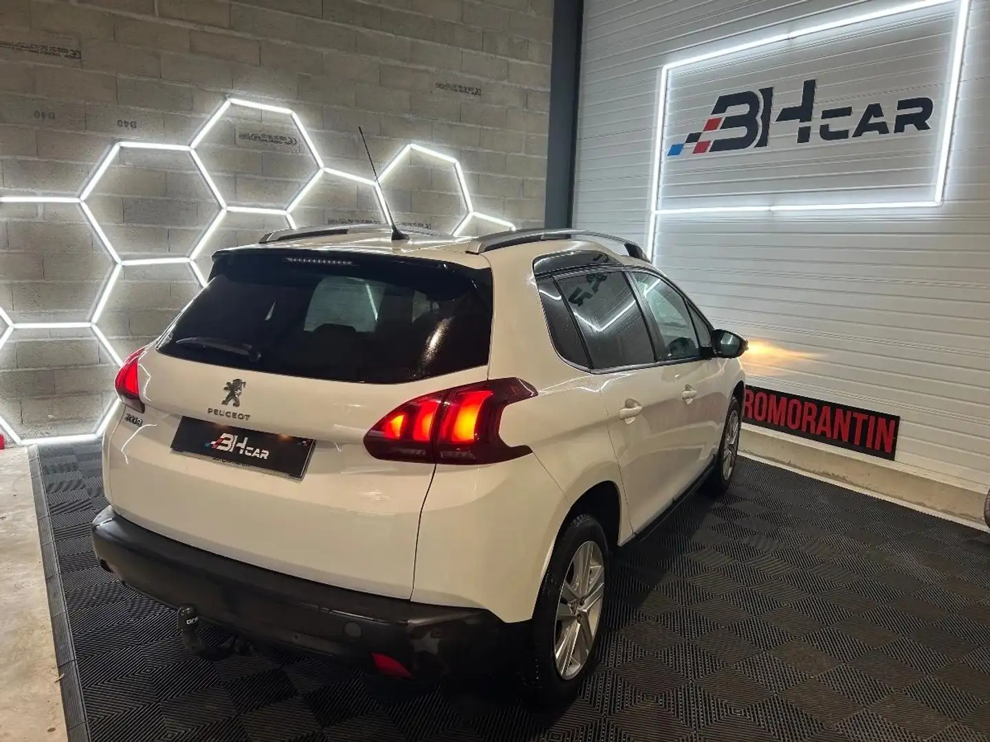 Peugeot 2008 GENERATION-I 1.6 BLUEHDI 100 FELINE TITANE - 2