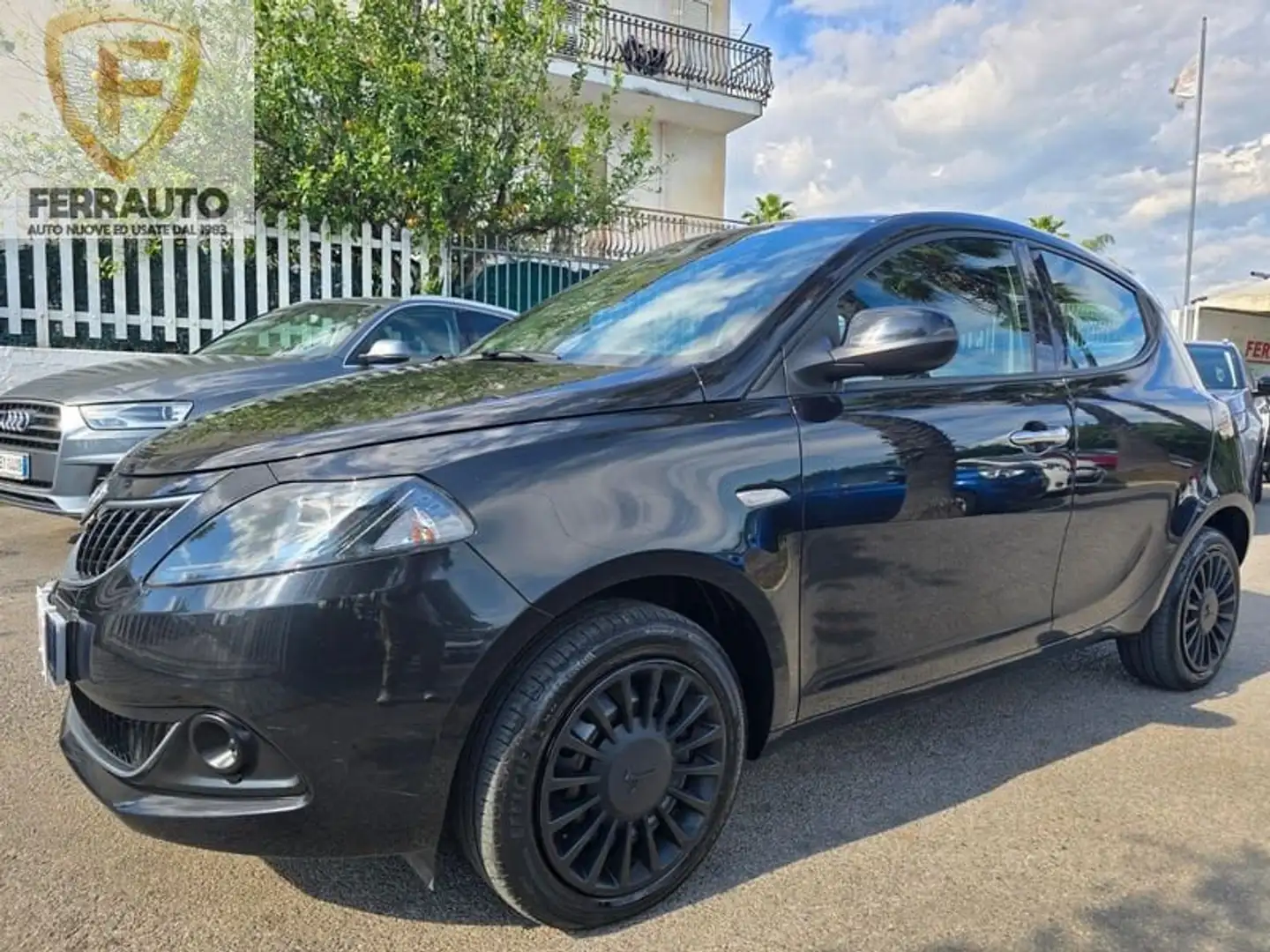Lancia Ypsilon 1.0 FireFly 5 porte S&S Hybrid Gold Noir - 2
