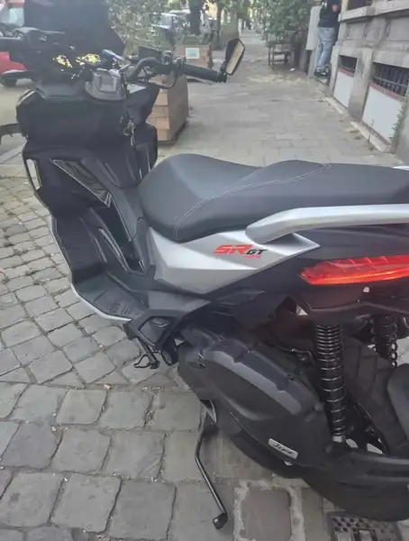 Aprilia SR GT 125 - foto 3