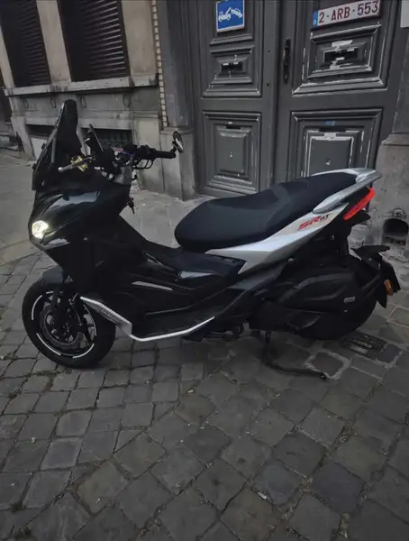 Aprilia SR GT 125 - foto 4