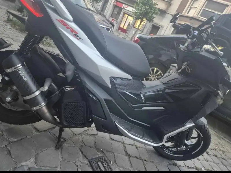 Aprilia SR GT 125 - foto 2