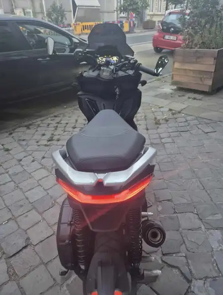 Aprilia SR GT 125 - foto 6