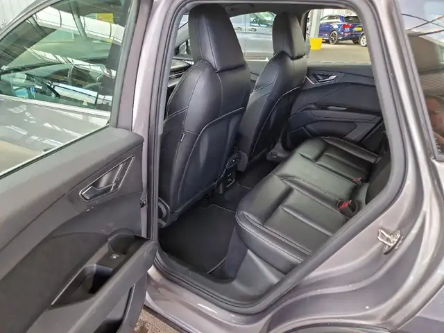 Audi Q4 e-tron view 11