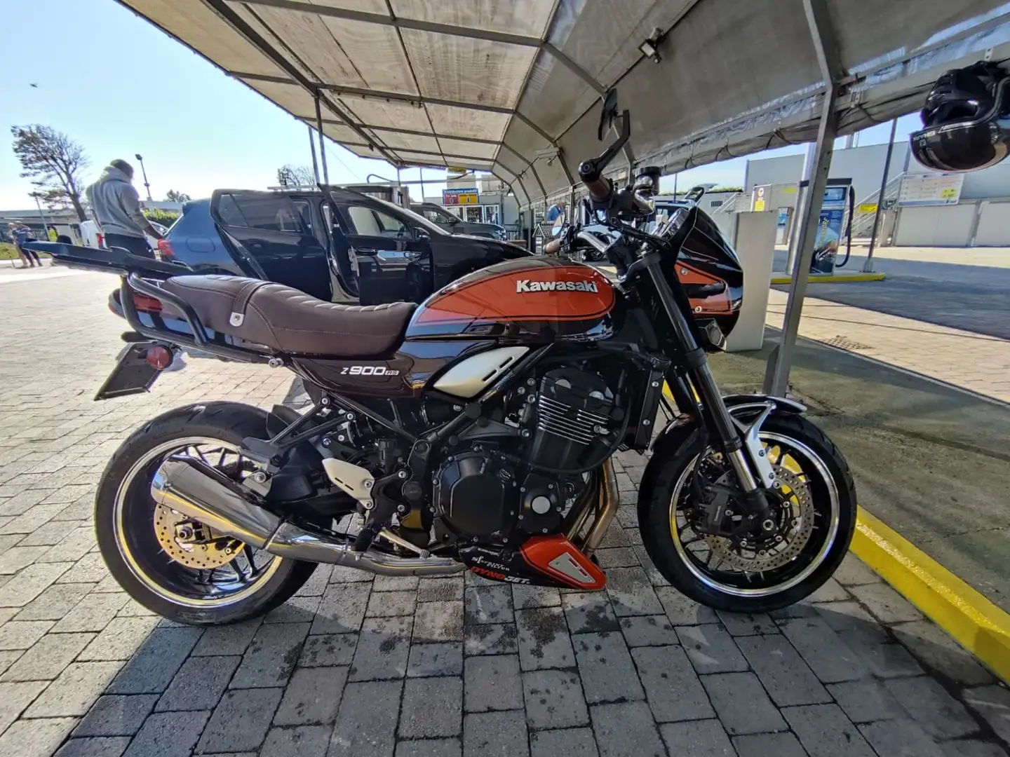 Kawasaki Z900RS Arancione - 1
