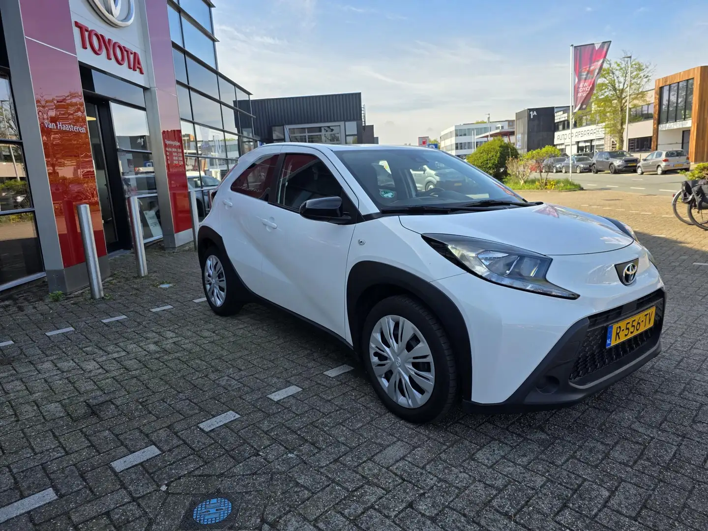 Toyota Aygo X 1.0 VVT-i MT 72pk Play Wit - 2