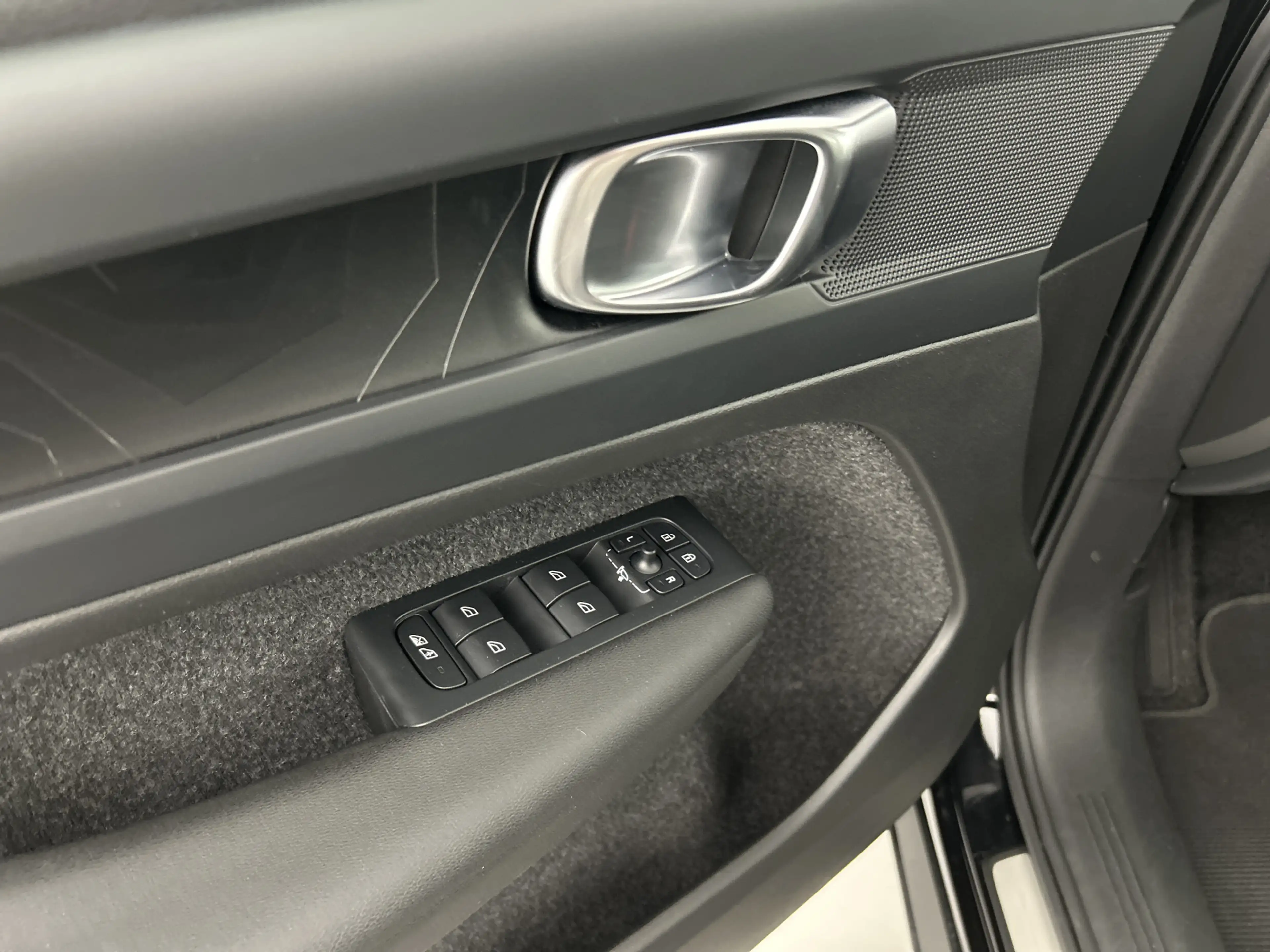 Volvo C40 Recharge Twin Plus 82 kWh SOH96% Panodak/20"LMV/AC — photo 15