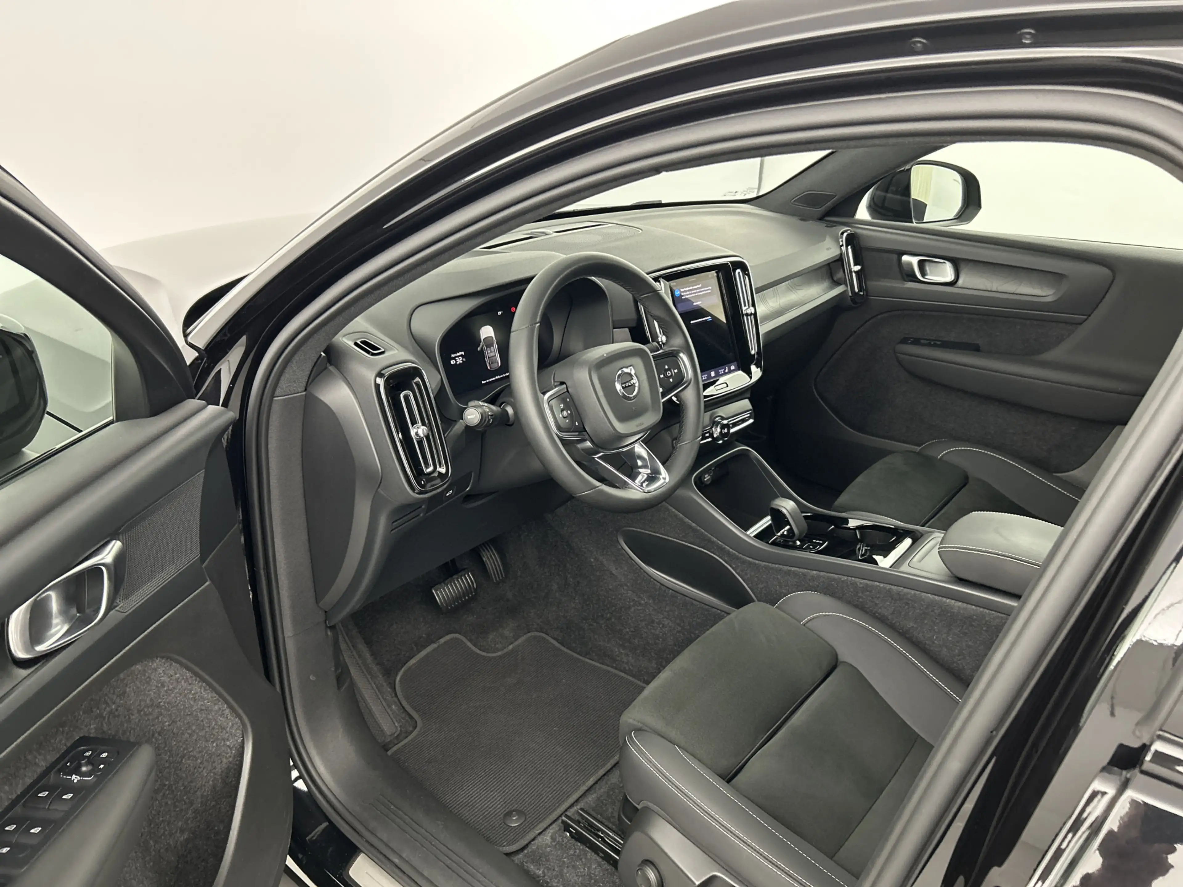 Volvo C40 Recharge Twin Plus 82 kWh SOH96% Panodak/20"LMV/AC — photo 14