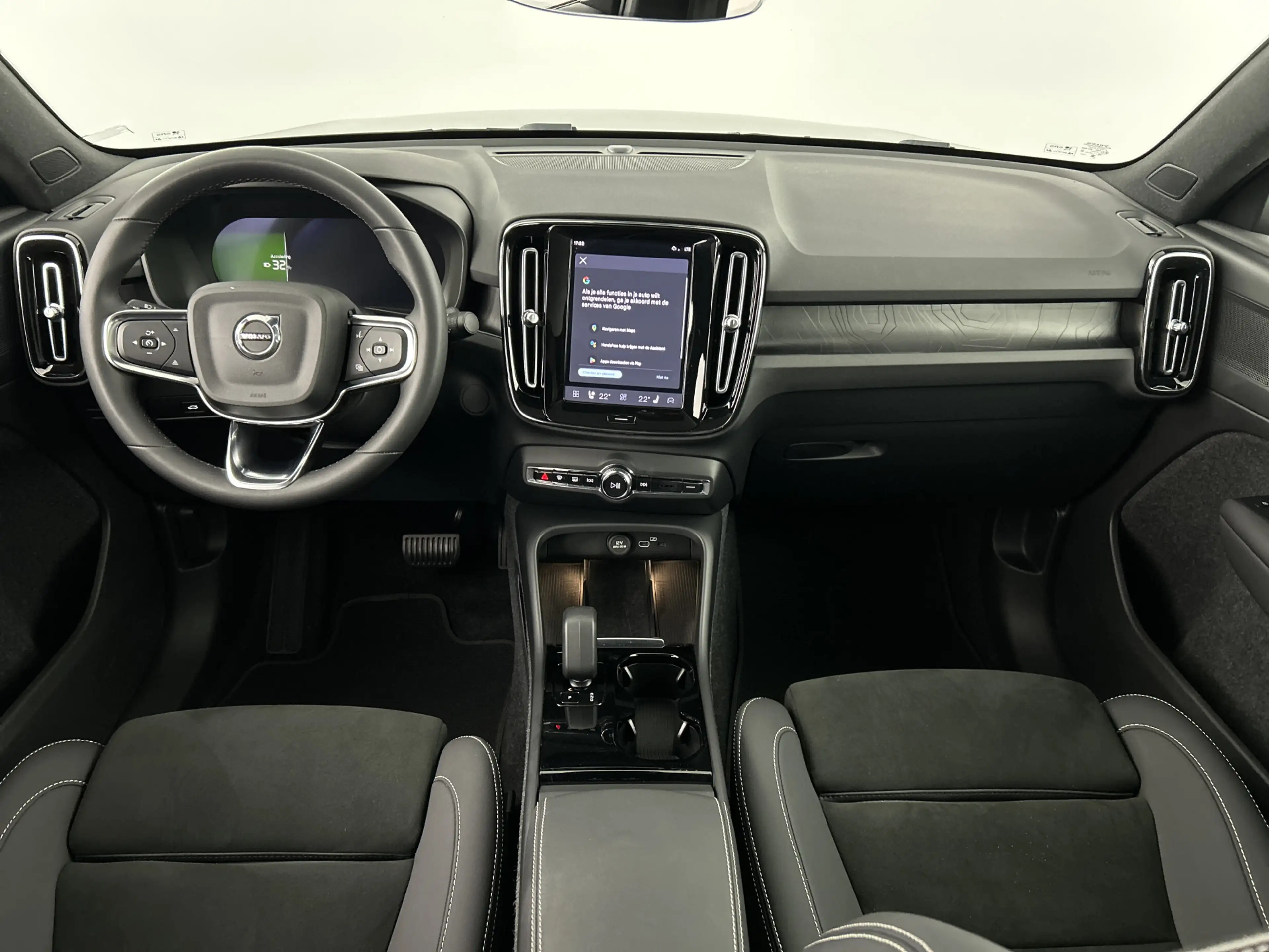 Volvo C40 Recharge Twin Plus 82 kWh SOH96% Panodak/20"LMV/AC — photo 18