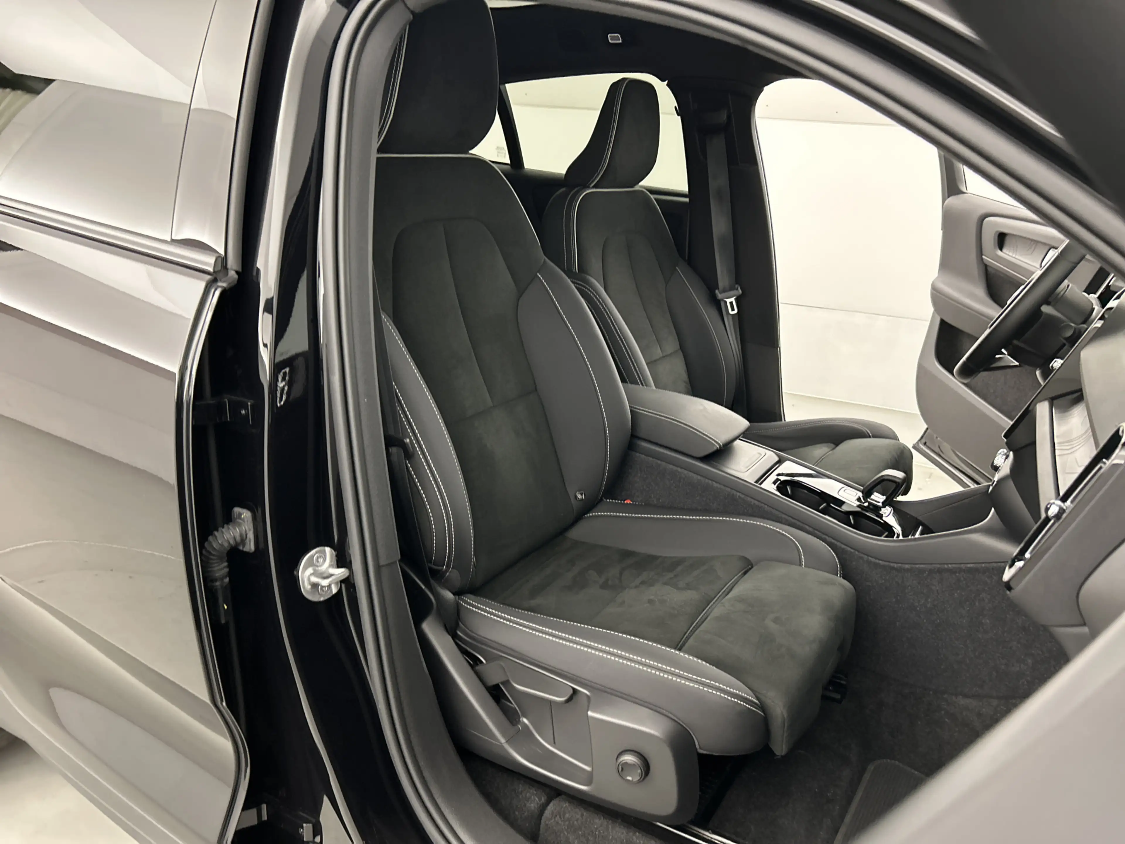 Volvo C40 Recharge Twin Plus 82 kWh SOH96% Panodak/20"LMV/AC — photo 27