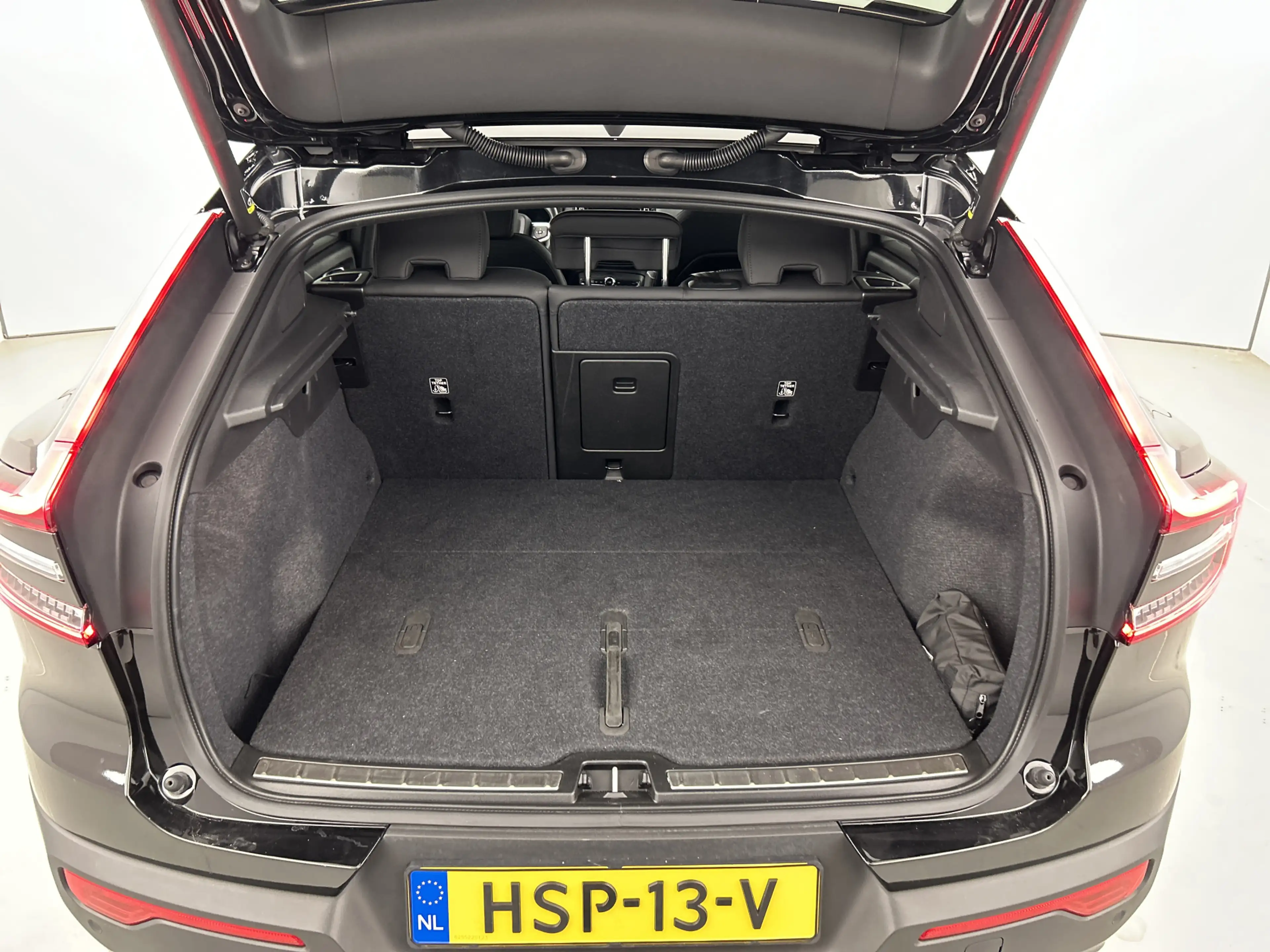 Volvo C40 Recharge Twin Plus 82 kWh SOH96% Panodak/20"LMV/AC — photo 32