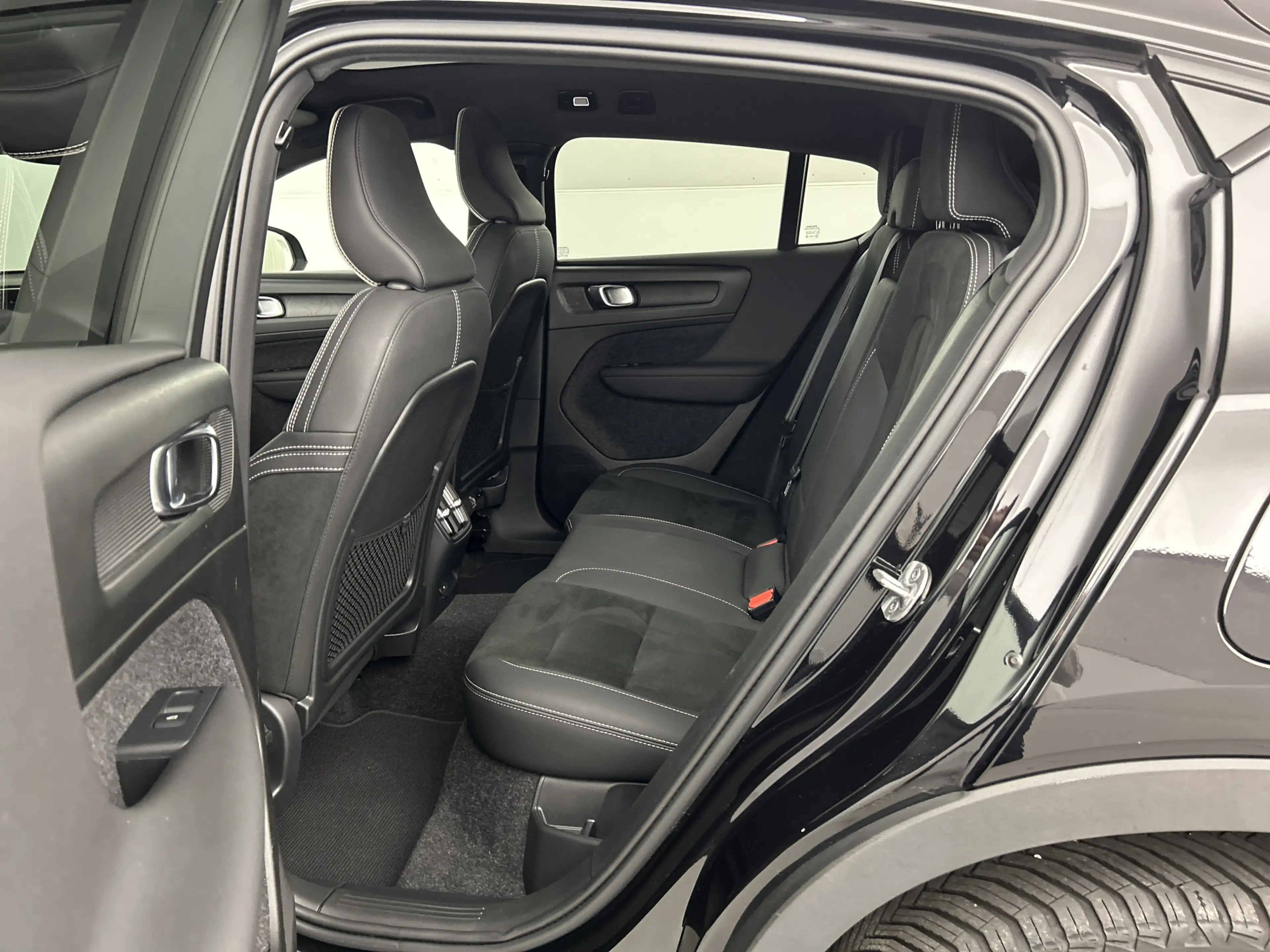 Volvo C40 Recharge Twin Plus 82 kWh SOH96% Panodak/20"LMV/AC — photo 30