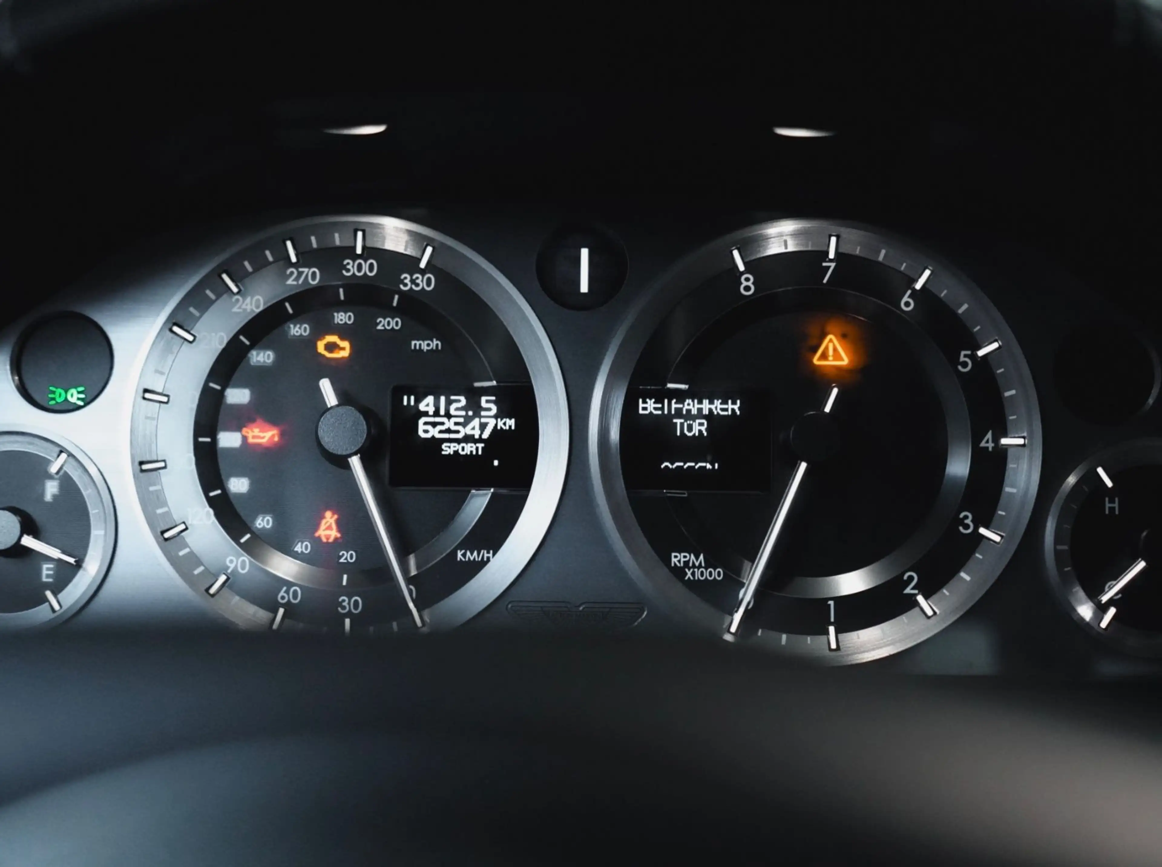 Aston Martin V8 *Deutsches Fahrzeug*Serviceneu* — photo 14