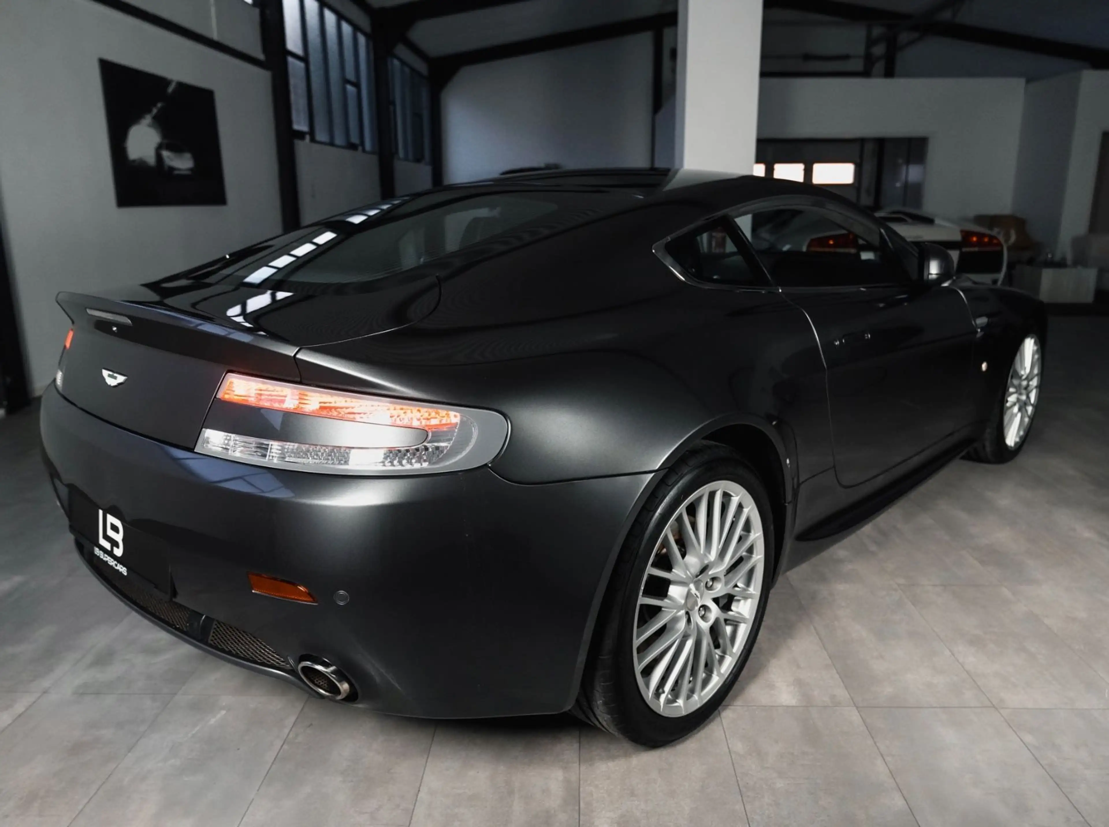 Aston Martin V8 *Deutsches Fahrzeug*Serviceneu* — photo 6