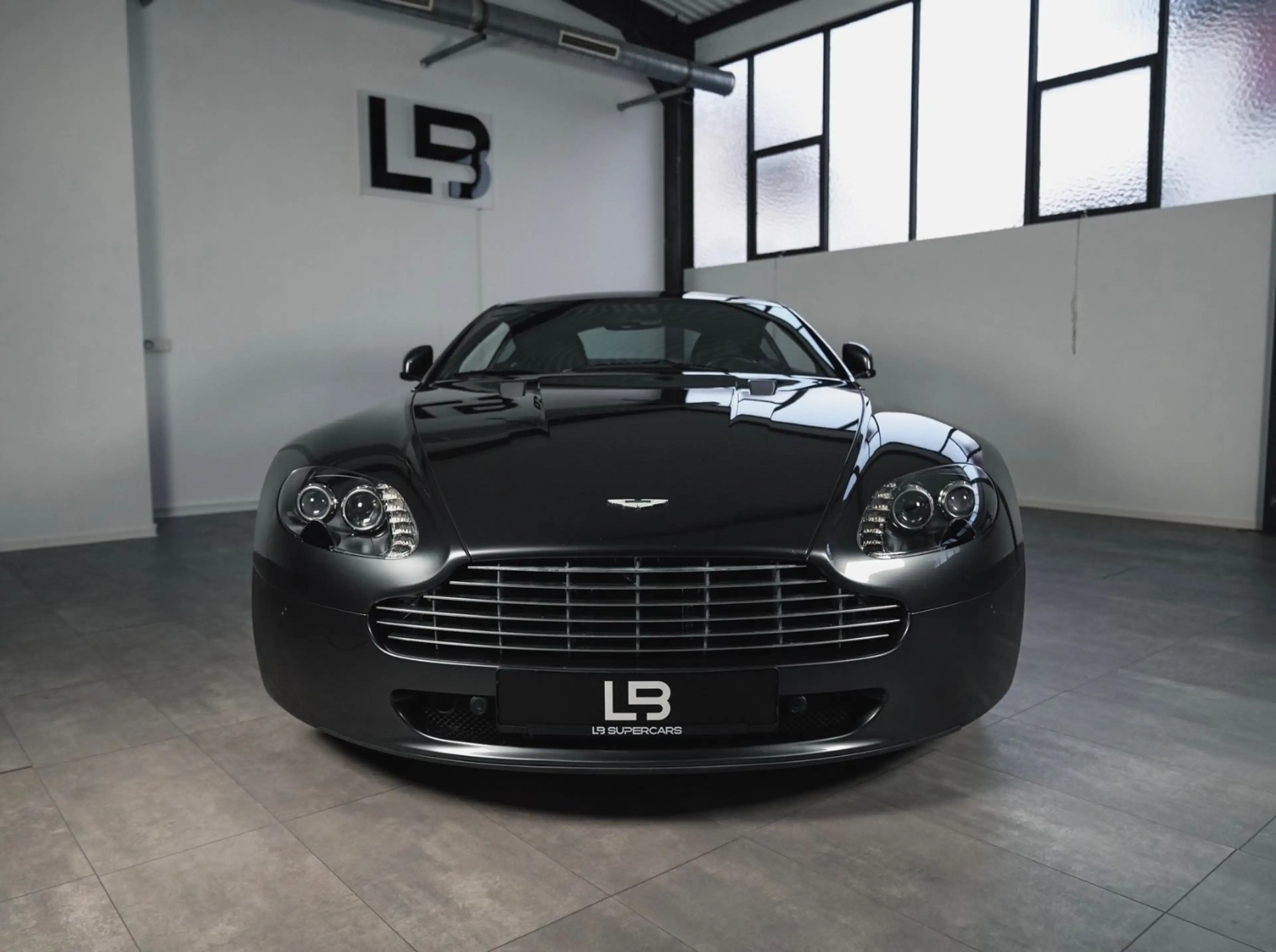 Aston Martin V8 *Deutsches Fahrzeug*Serviceneu* — photo 2