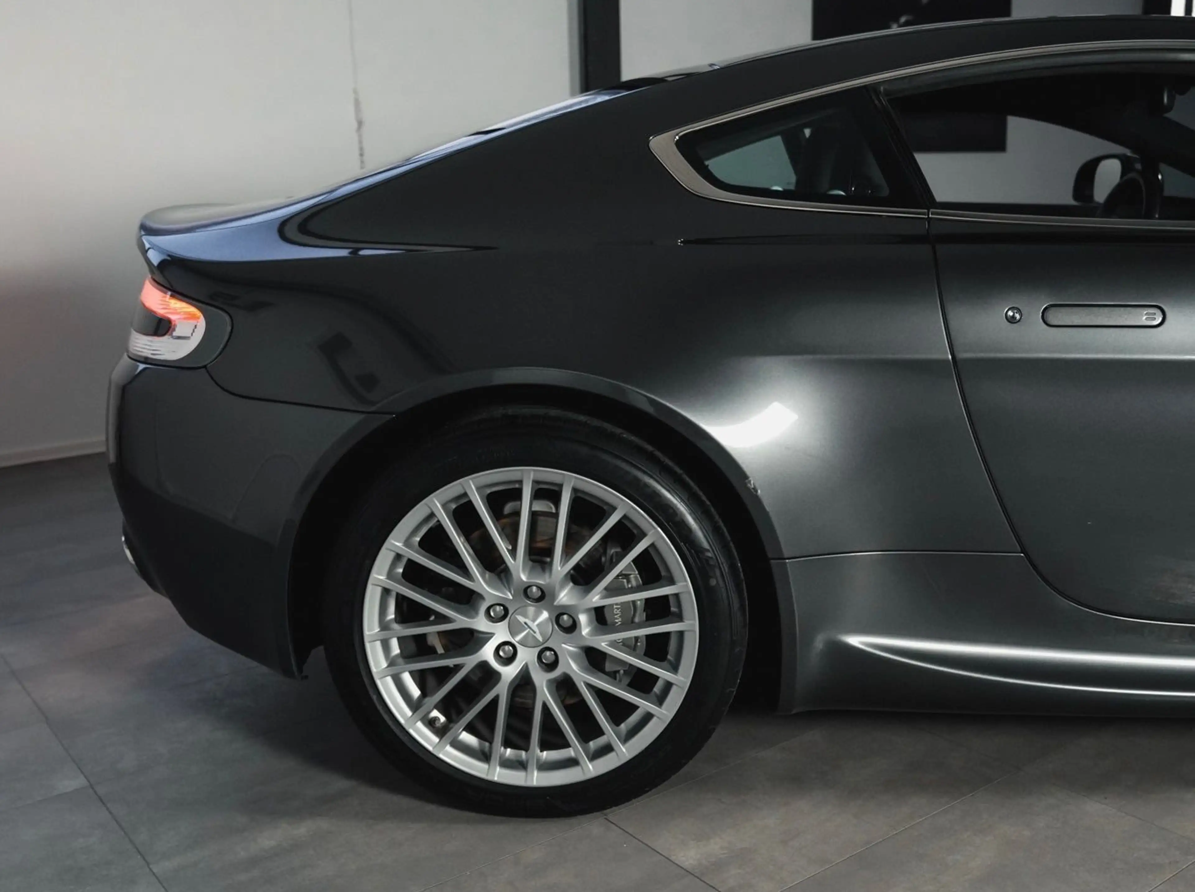 Aston Martin V8 *Deutsches Fahrzeug*Serviceneu* — photo 5