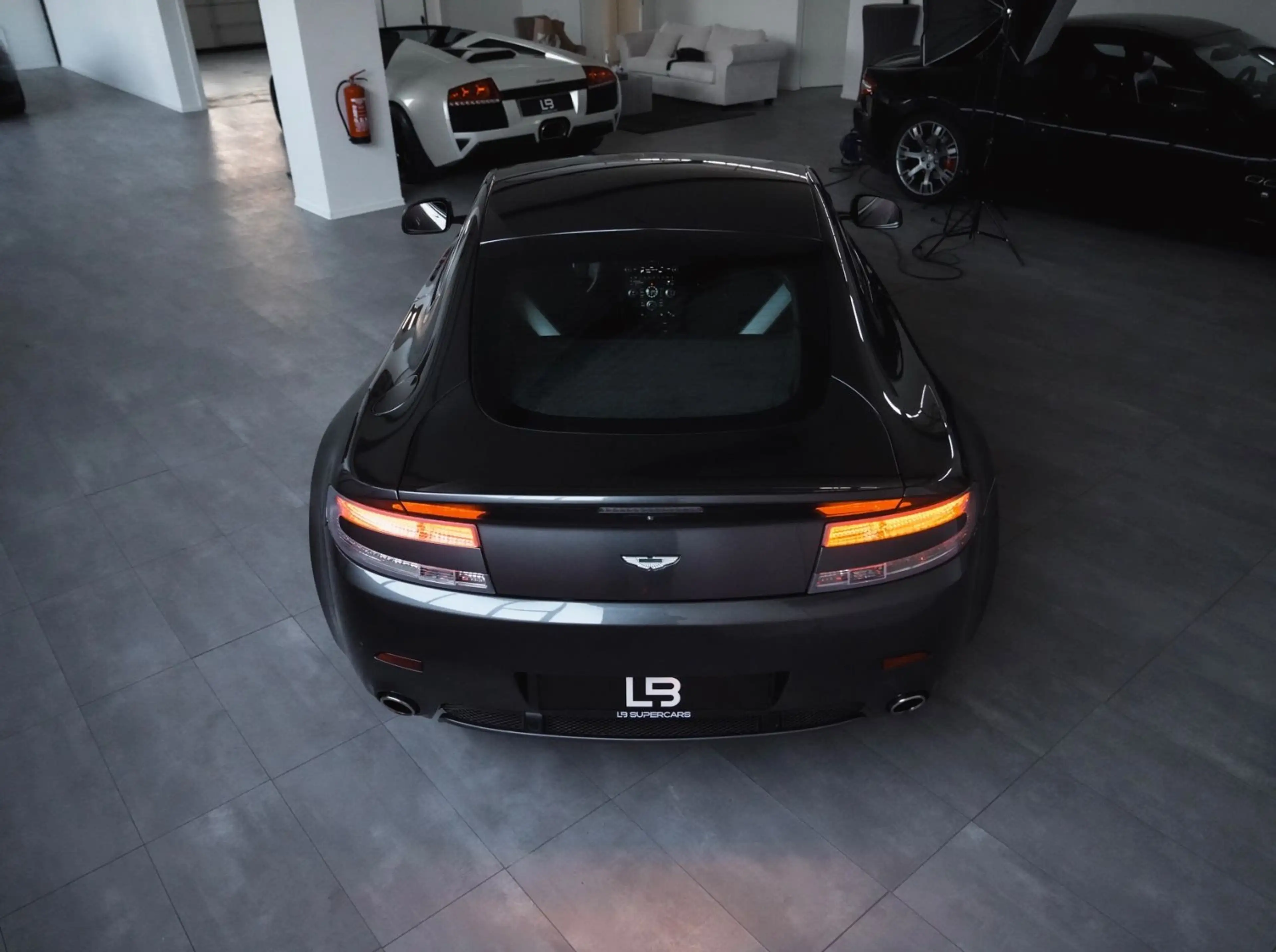 Aston Martin V8 *Deutsches Fahrzeug*Serviceneu* — photo 10