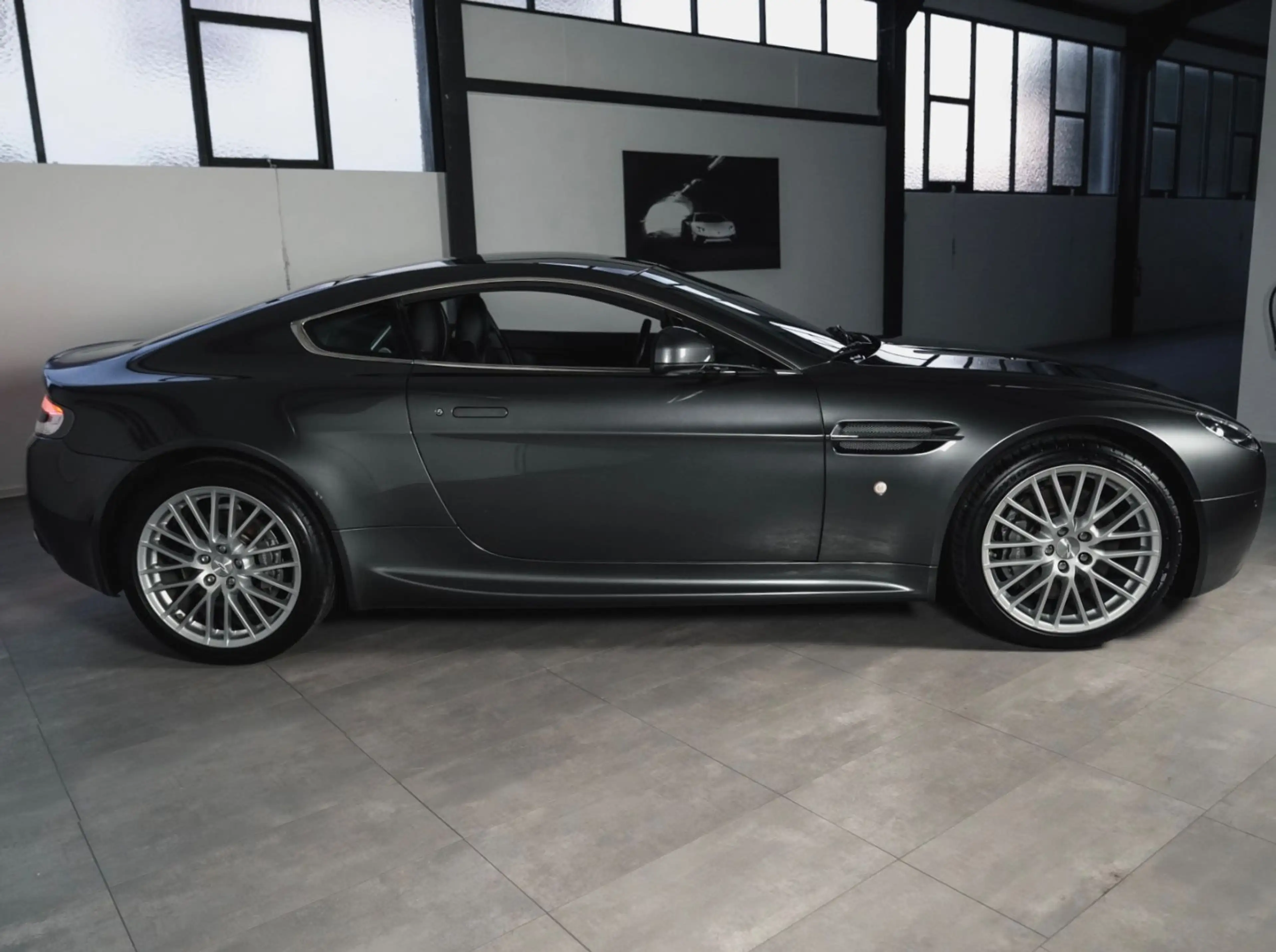 Aston Martin V8 *Deutsches Fahrzeug*Serviceneu* — photo 4