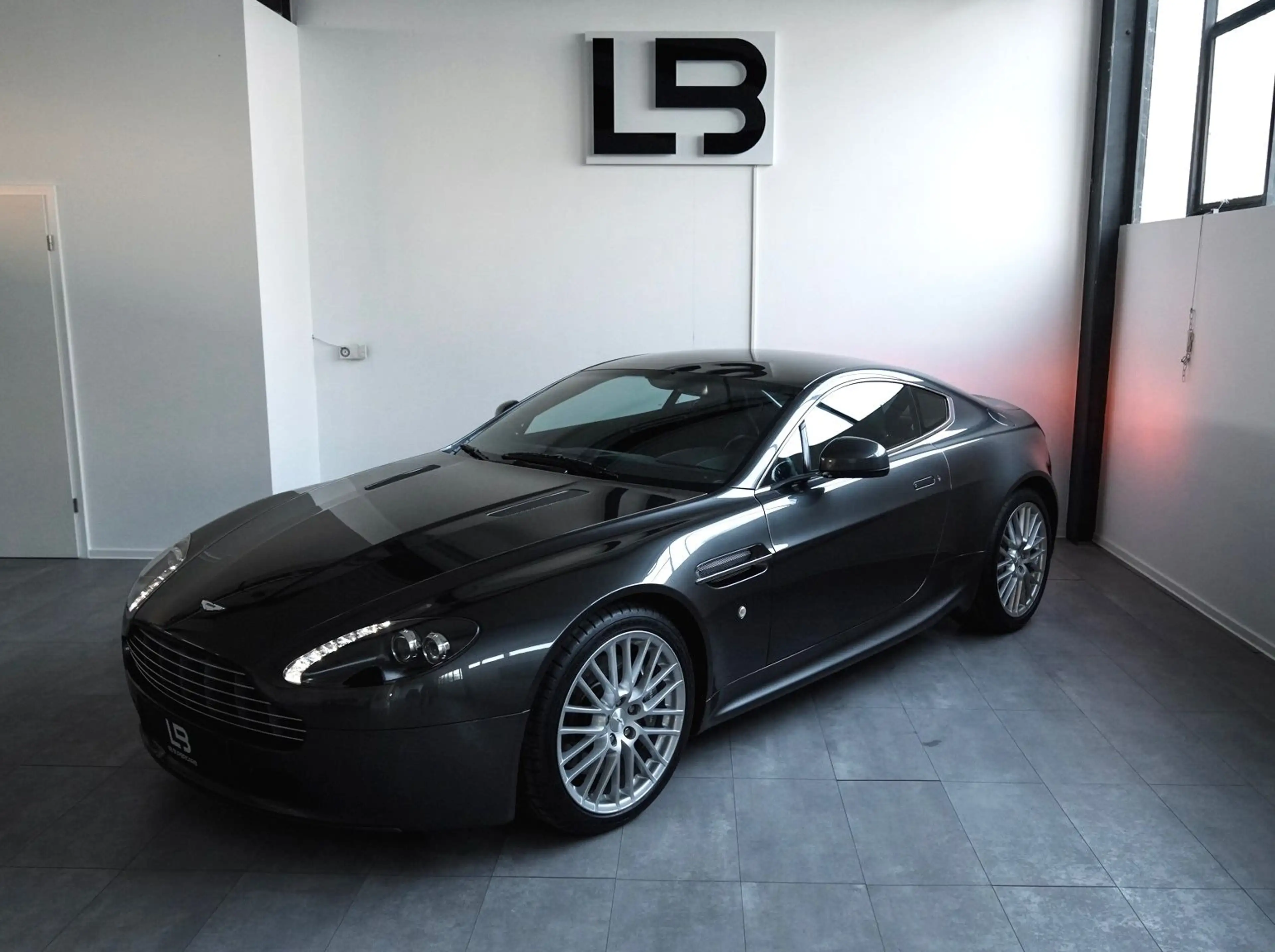 Aston Martin V8 *Deutsches Fahrzeug*Serviceneu*