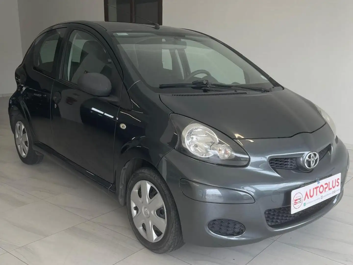 Toyota Aygo Aygo 5p 1.0 Sol Connect Grau - 2