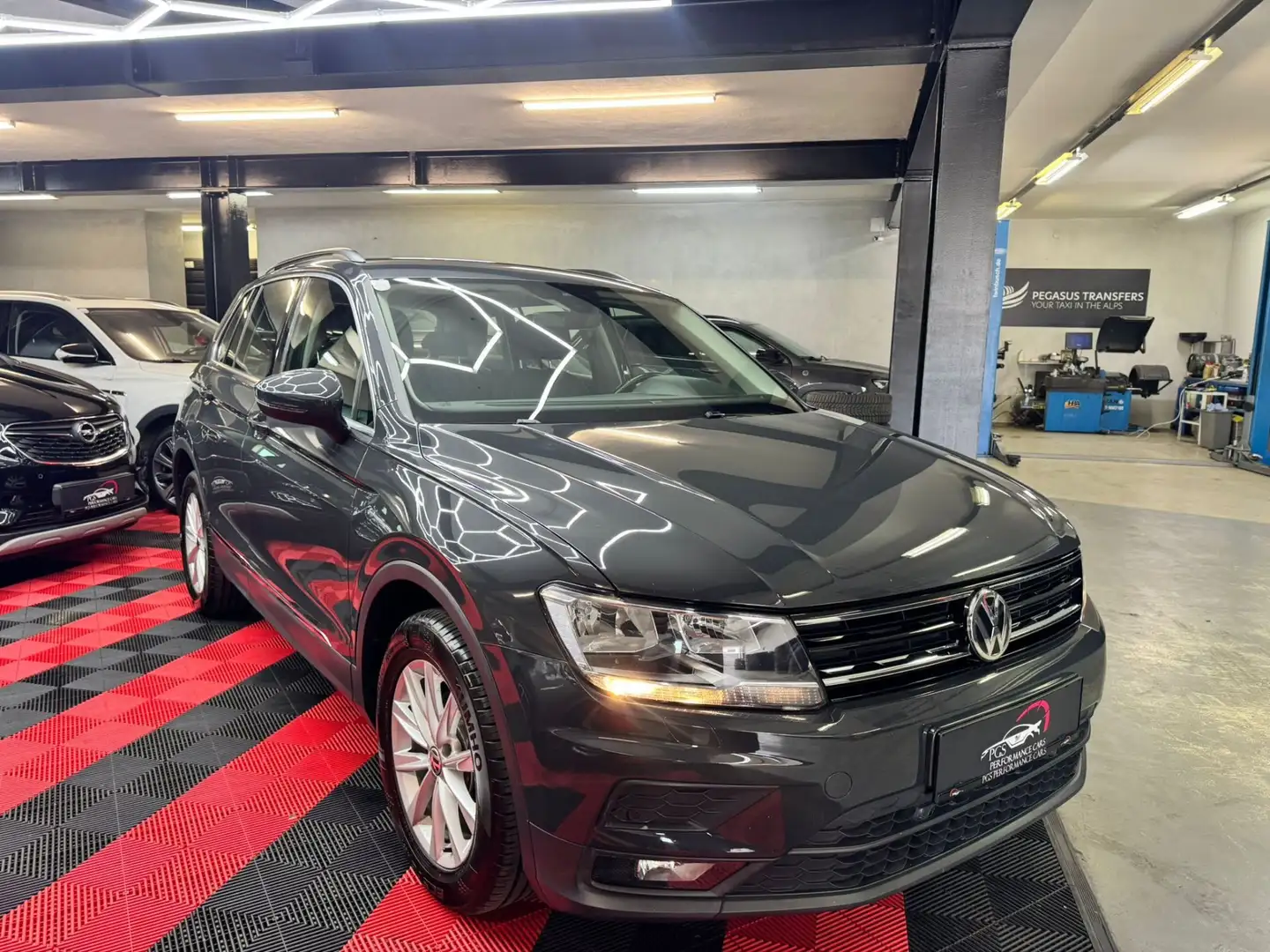 Volkswagen Tiguan Comfortline 2,0 BMT TDI Grau - 1