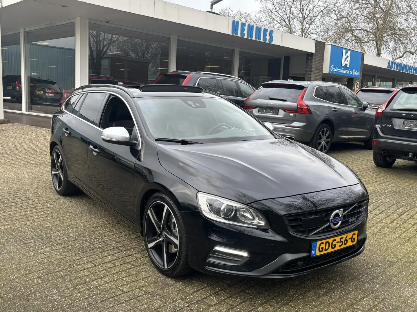 Volvo V60 3.0 T6 330pk AWD Polestar R-Design Schuifdak ACC S Schwarz - 1