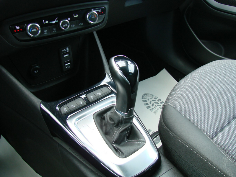 Opel Crossland X 1.2 Turbo Elegance LED Tempomat Kamera180º — photo 11