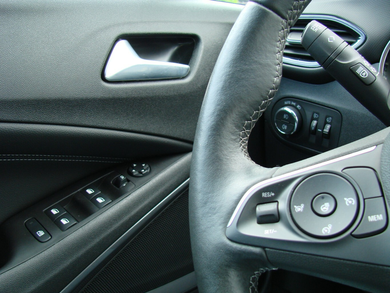 Opel Crossland X 1.2 Turbo Elegance LED Tempomat Kamera180º — photo 9