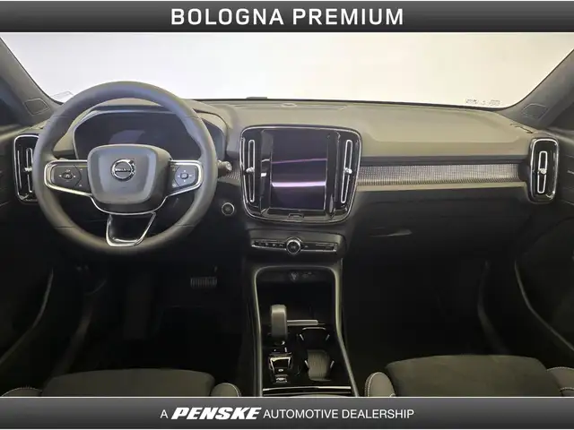 Volvo XC40 view 4
