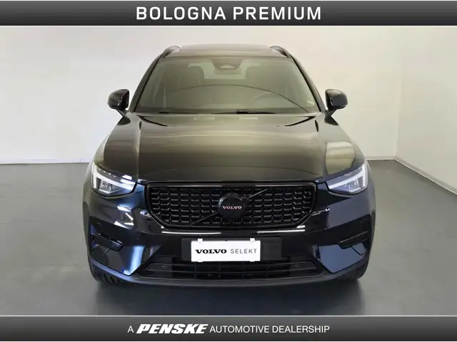 Volvo XC40 view 8