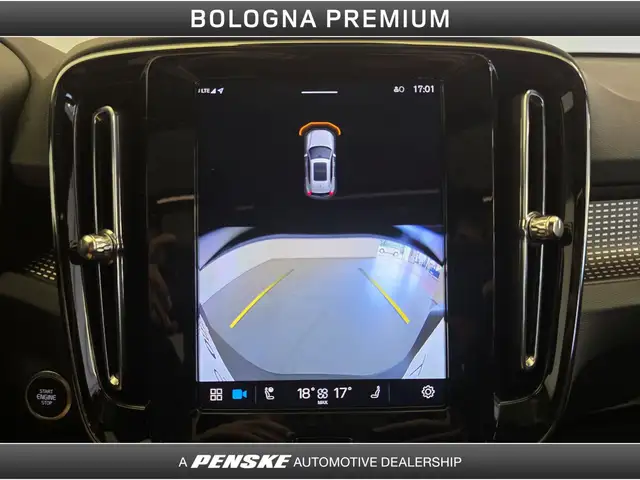 Volvo XC40 view 14