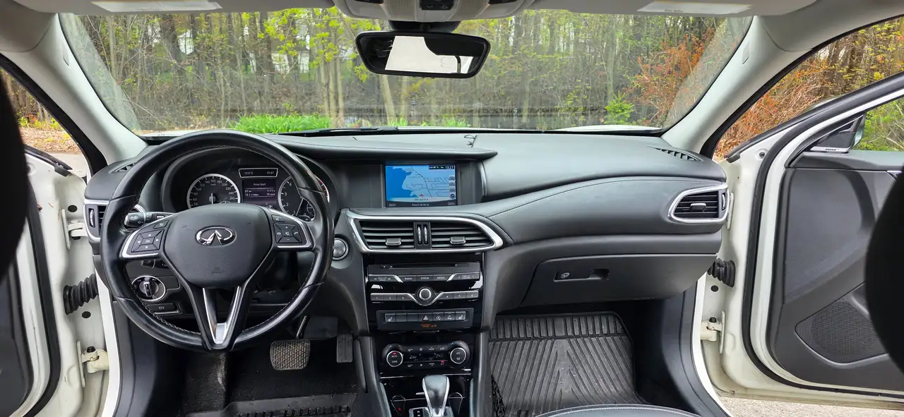 Infiniti QX30 снимка Infiniti QX30