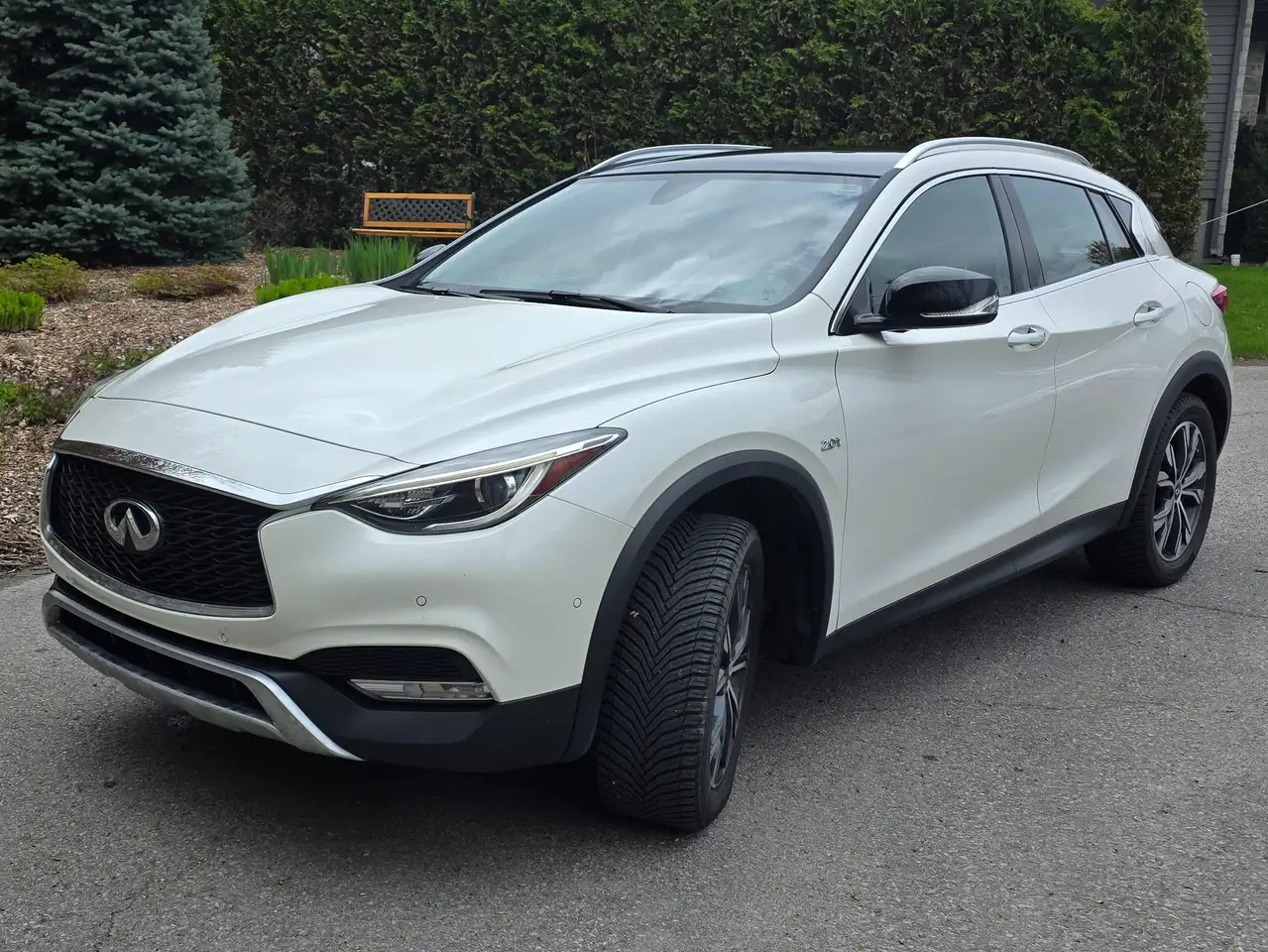Infiniti QX30 снимка Infiniti QX30