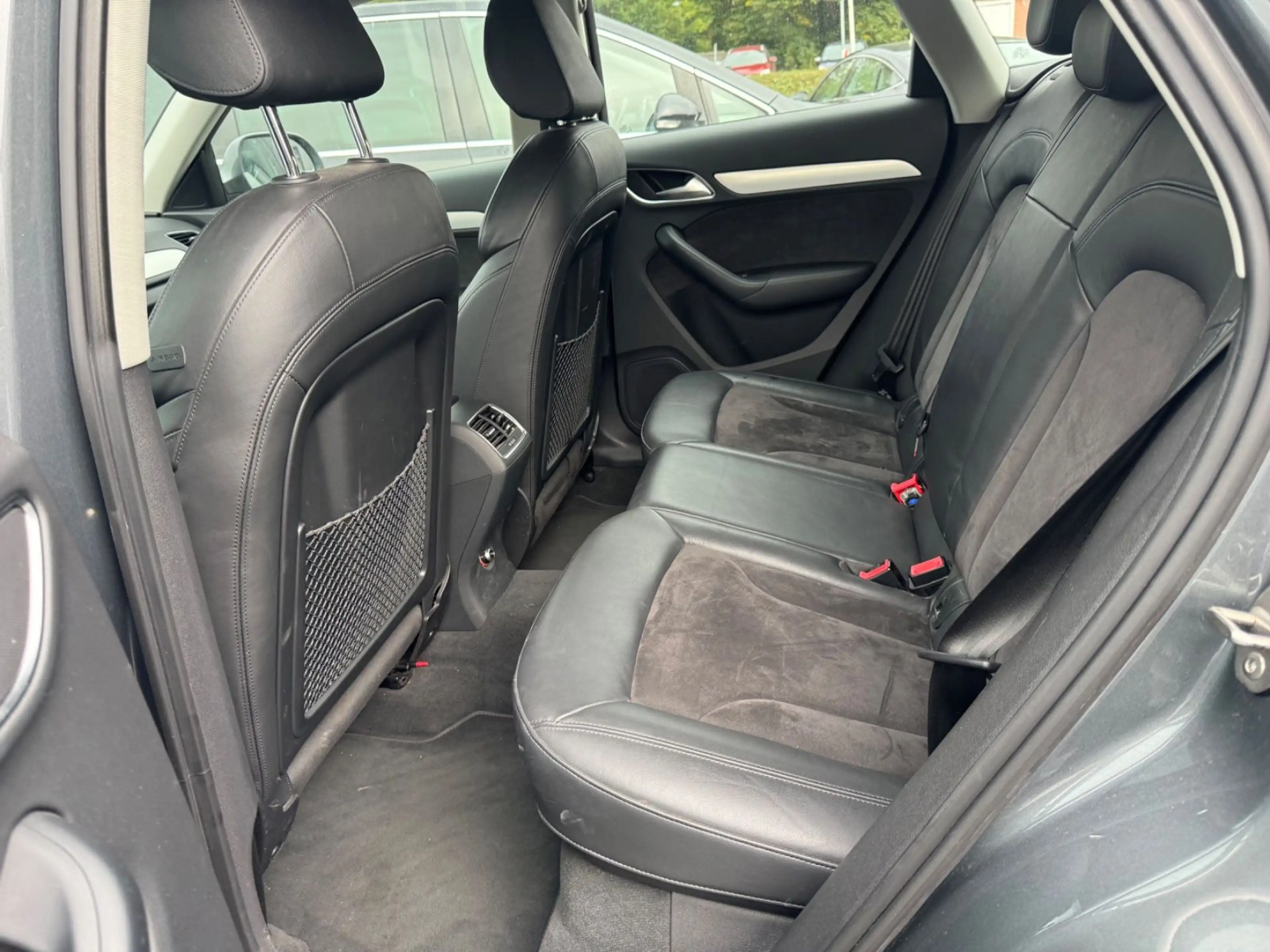 Audi Q3 2.0 TDI Navi Xenon MFL AHK Leder TOP — photo 7