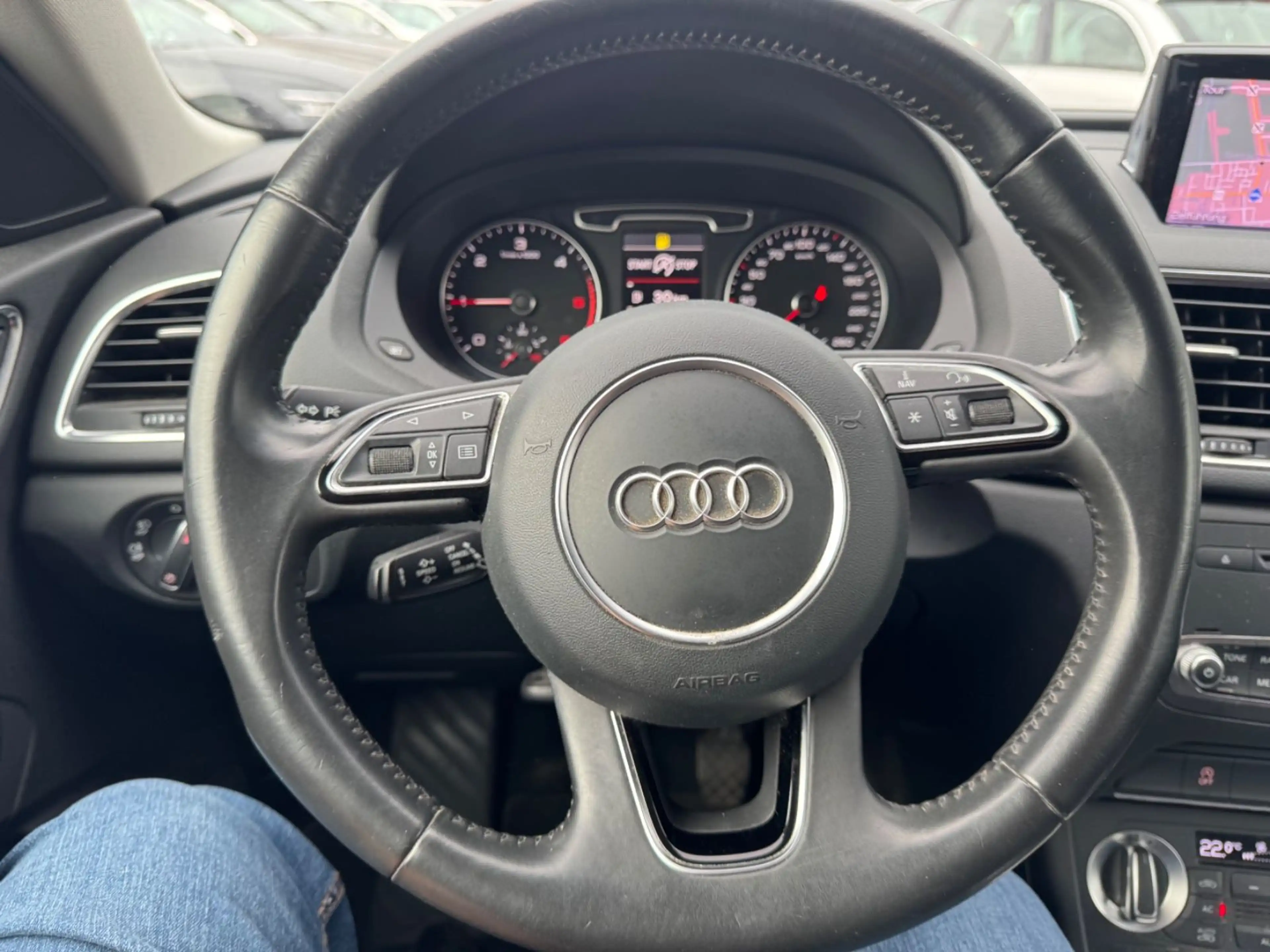 Audi Q3 2.0 TDI Navi Xenon MFL AHK Leder TOP — photo 10