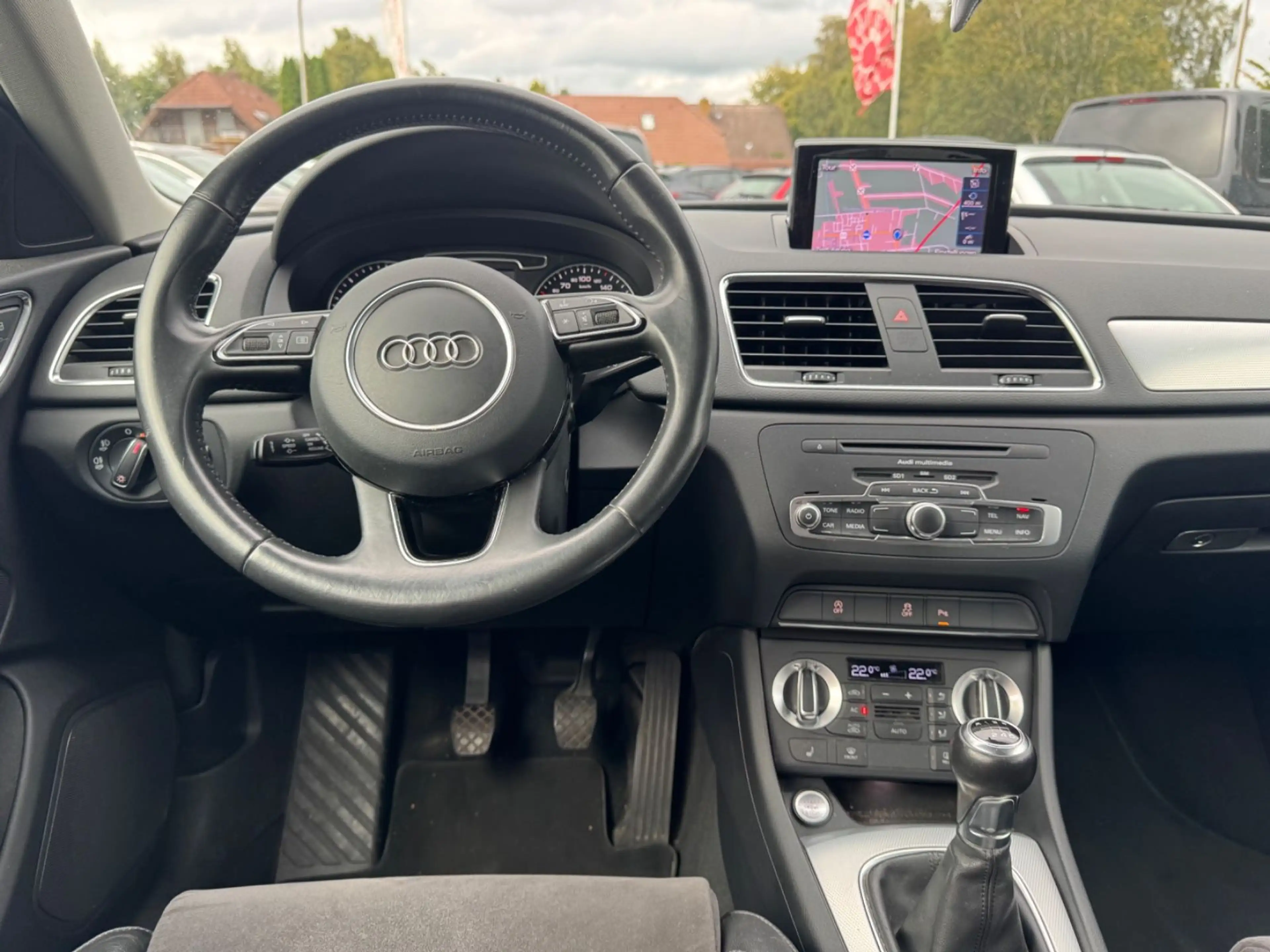 Audi Q3 2.0 TDI Navi Xenon MFL AHK Leder TOP — photo 9