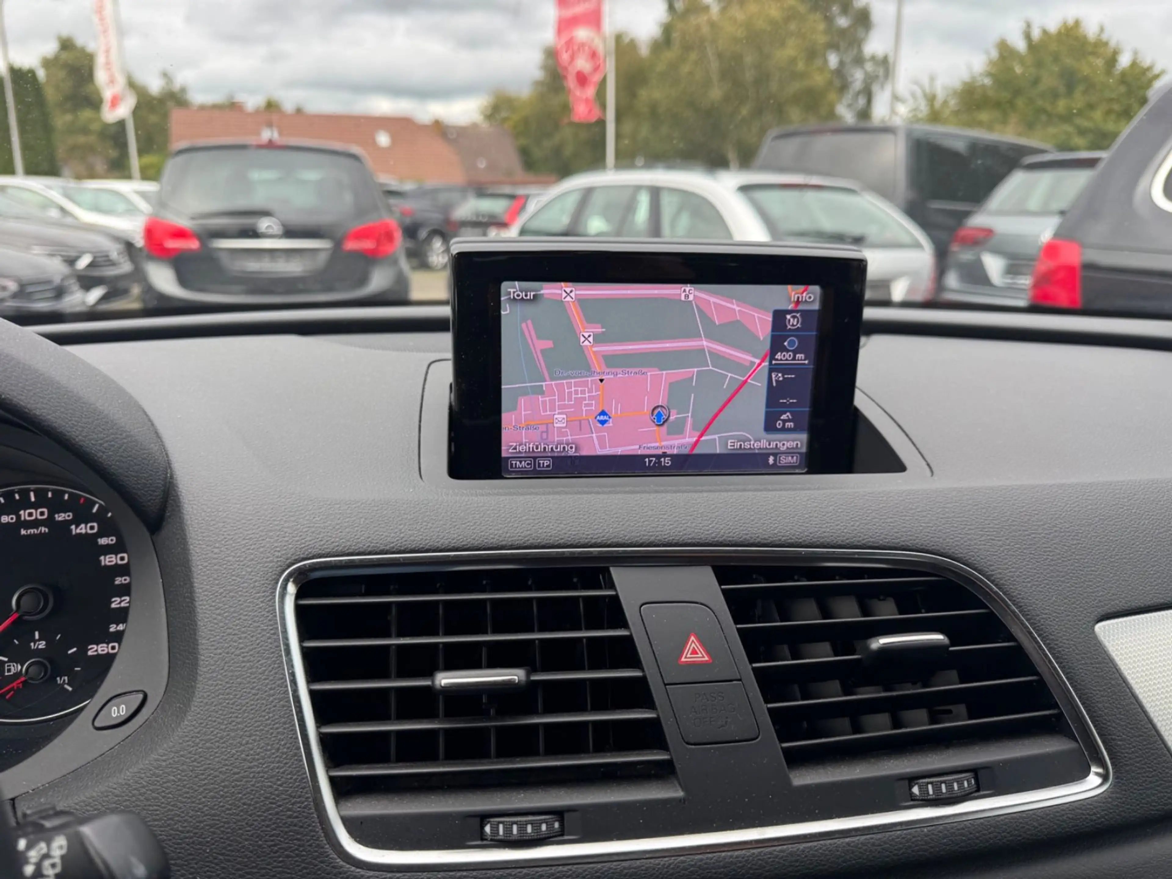 Audi Q3 2.0 TDI Navi Xenon MFL AHK Leder TOP — photo 11