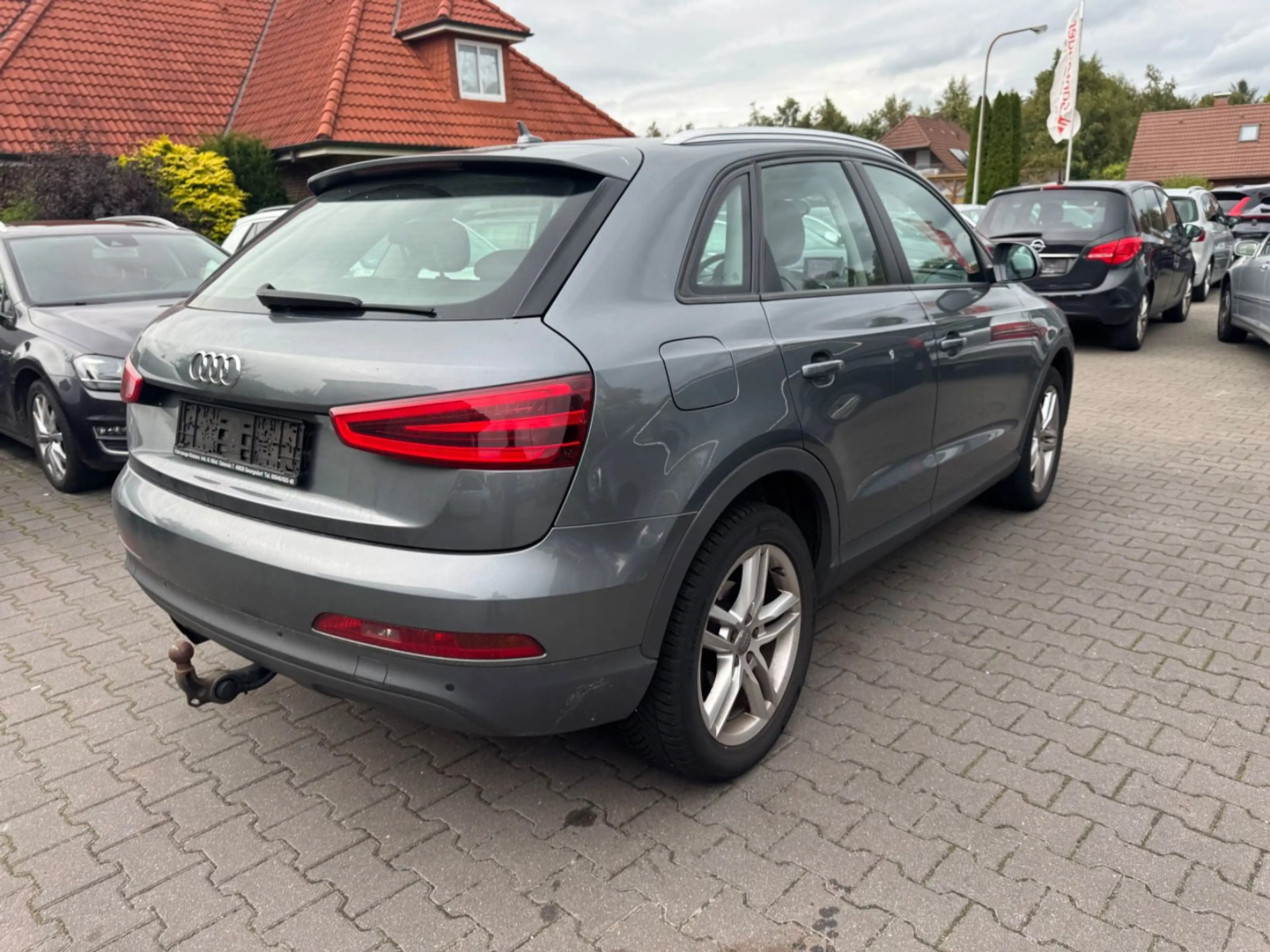 Audi Q3 2.0 TDI Navi Xenon MFL AHK Leder TOP — photo 6