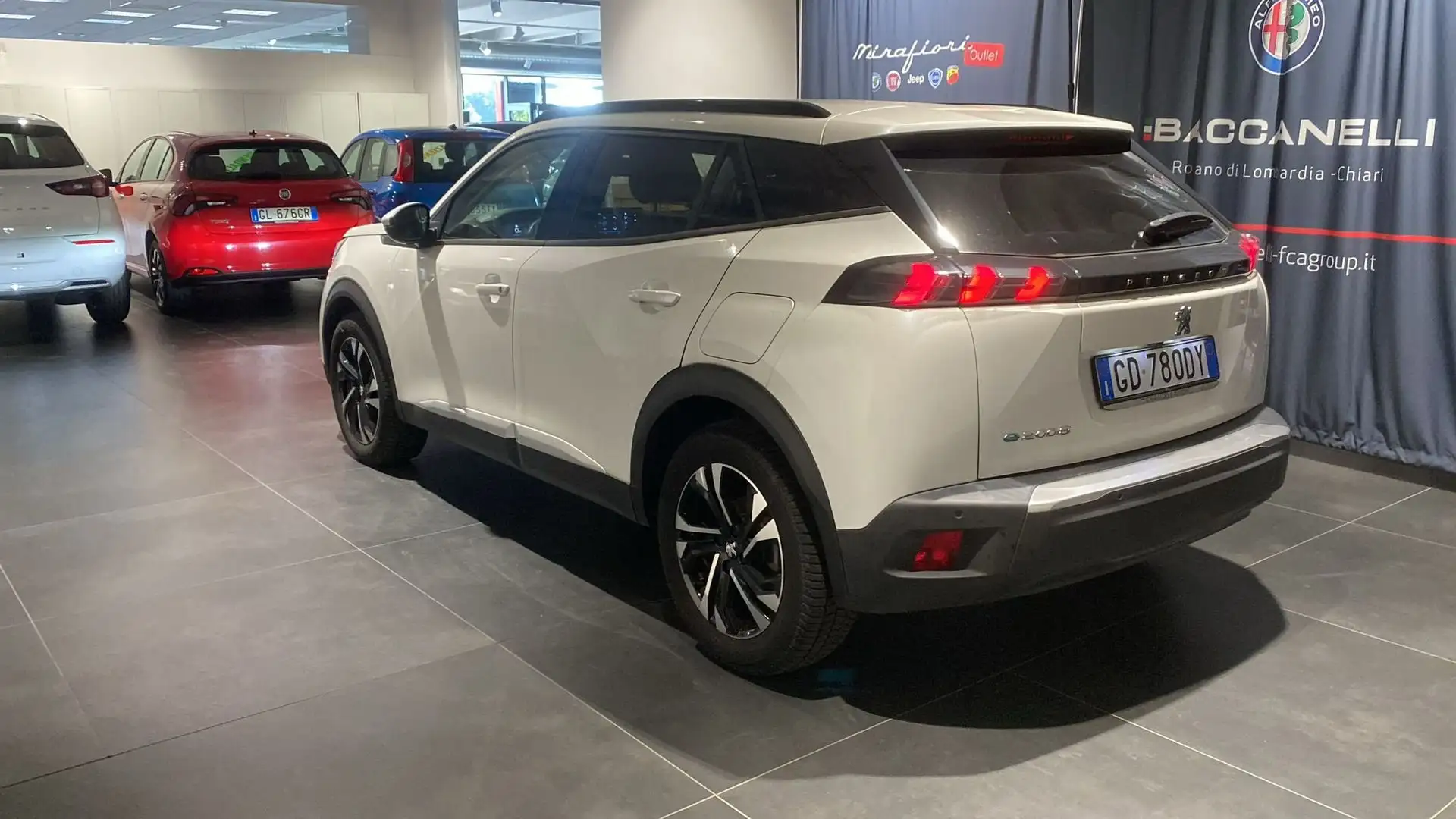 Peugeot 2008 motore elettrico 136 CV Allure Pack Fehér - 2