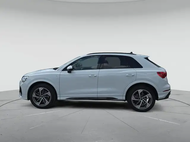 Audi Q3 view 6