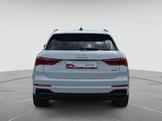 Audi Q3 view 7