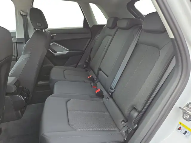 Audi Q3 view 10