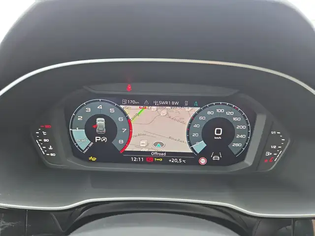 Audi Q3 view 9