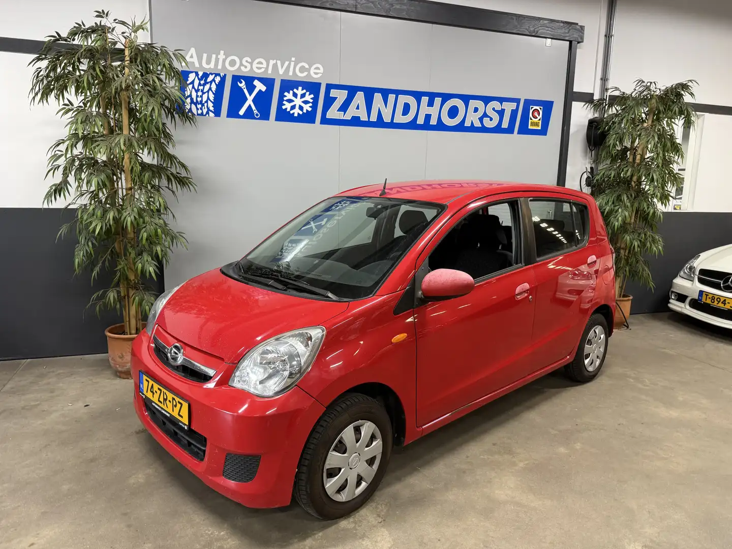 Daihatsu Cuore 1.0 Premium // APK tot 16-06-2027!!! Rot - 1