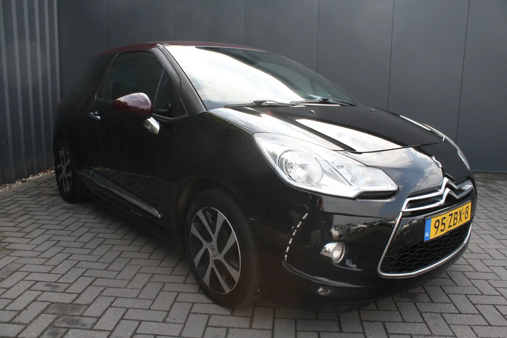 Citroen DS3 1.4 e-HDi EURO 5 Chic - AUTOMAAT - NAVIGATIE - PDC Fekete - 2