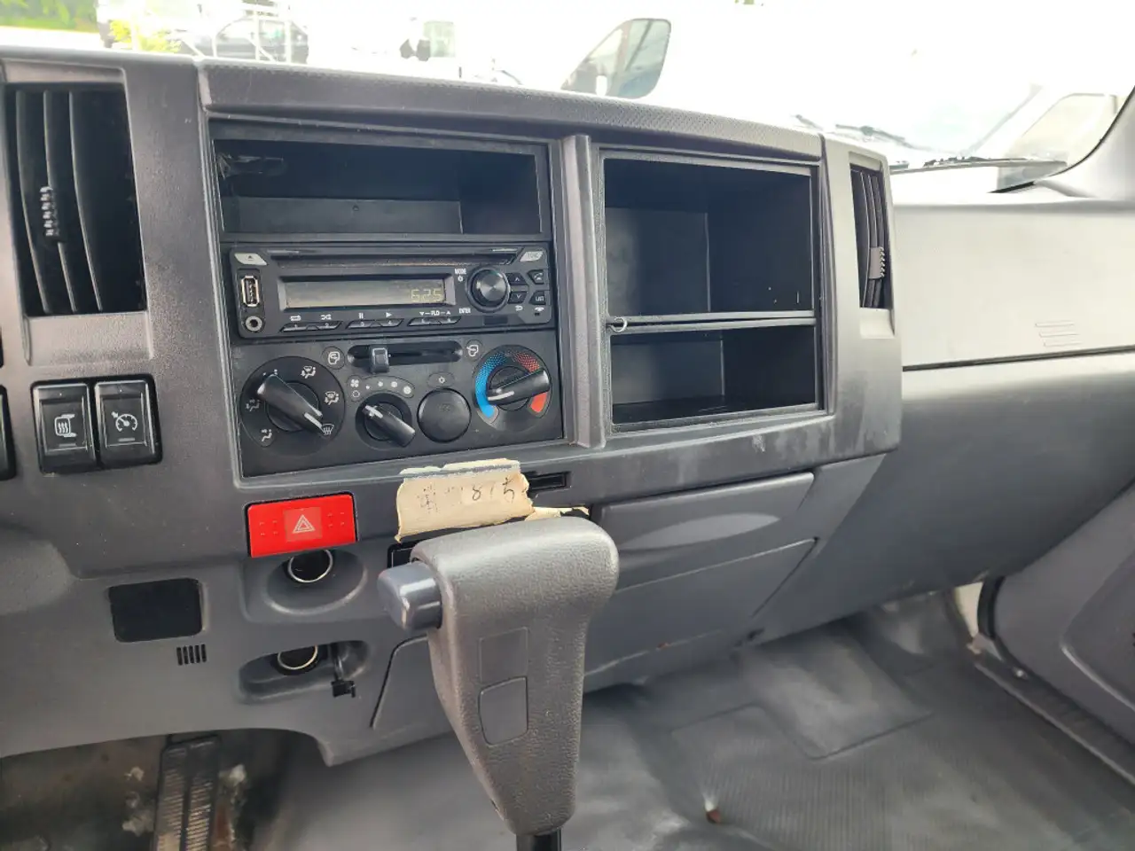 Isuzu NPR photo Isuzu NPR