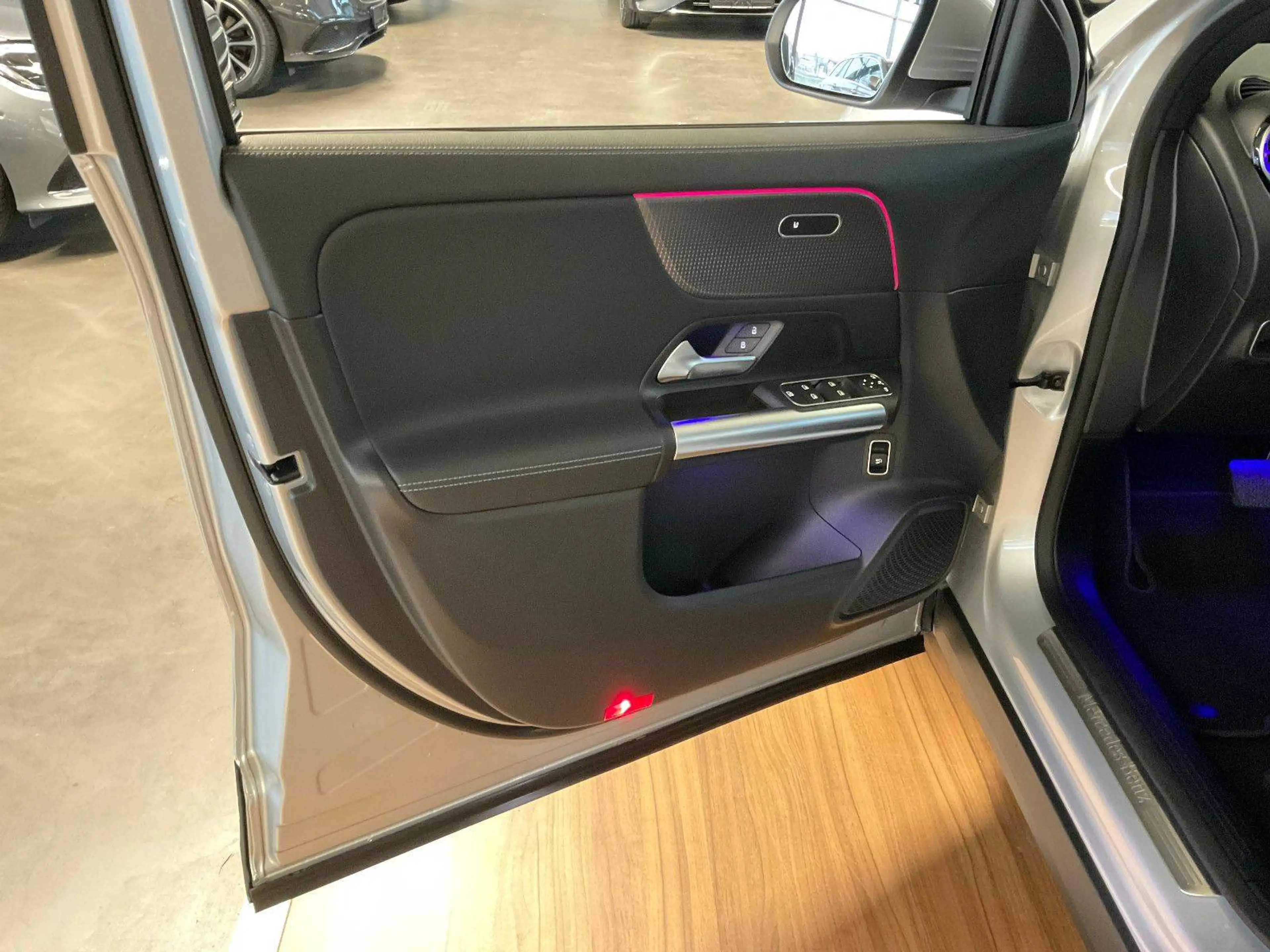 Mercedes-Benz EQA 300 EQA 300 4Matic (243.708) — photo 11